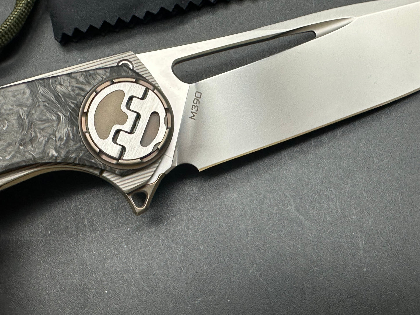 Kevin John Harpoon titanium/CF handle w/M390 blade