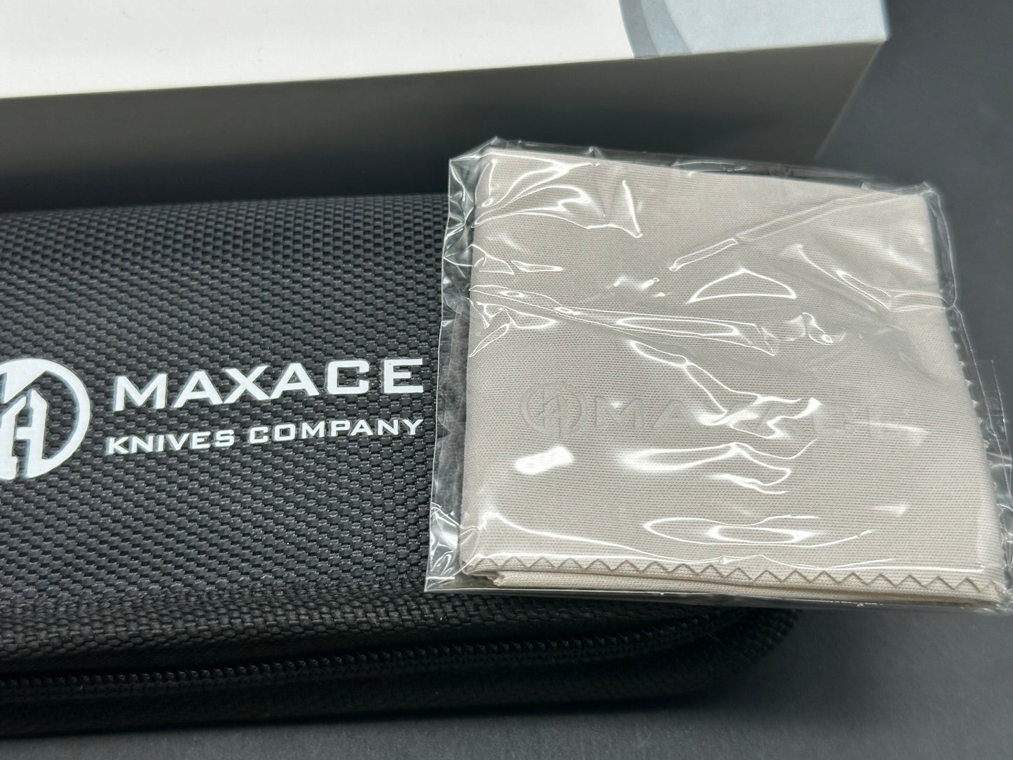 MAXACE KNIVES PEREGRINE POCKET KNIFE TITANIUM & CARBON FIBER HANDLE ZDP-189 BLADE