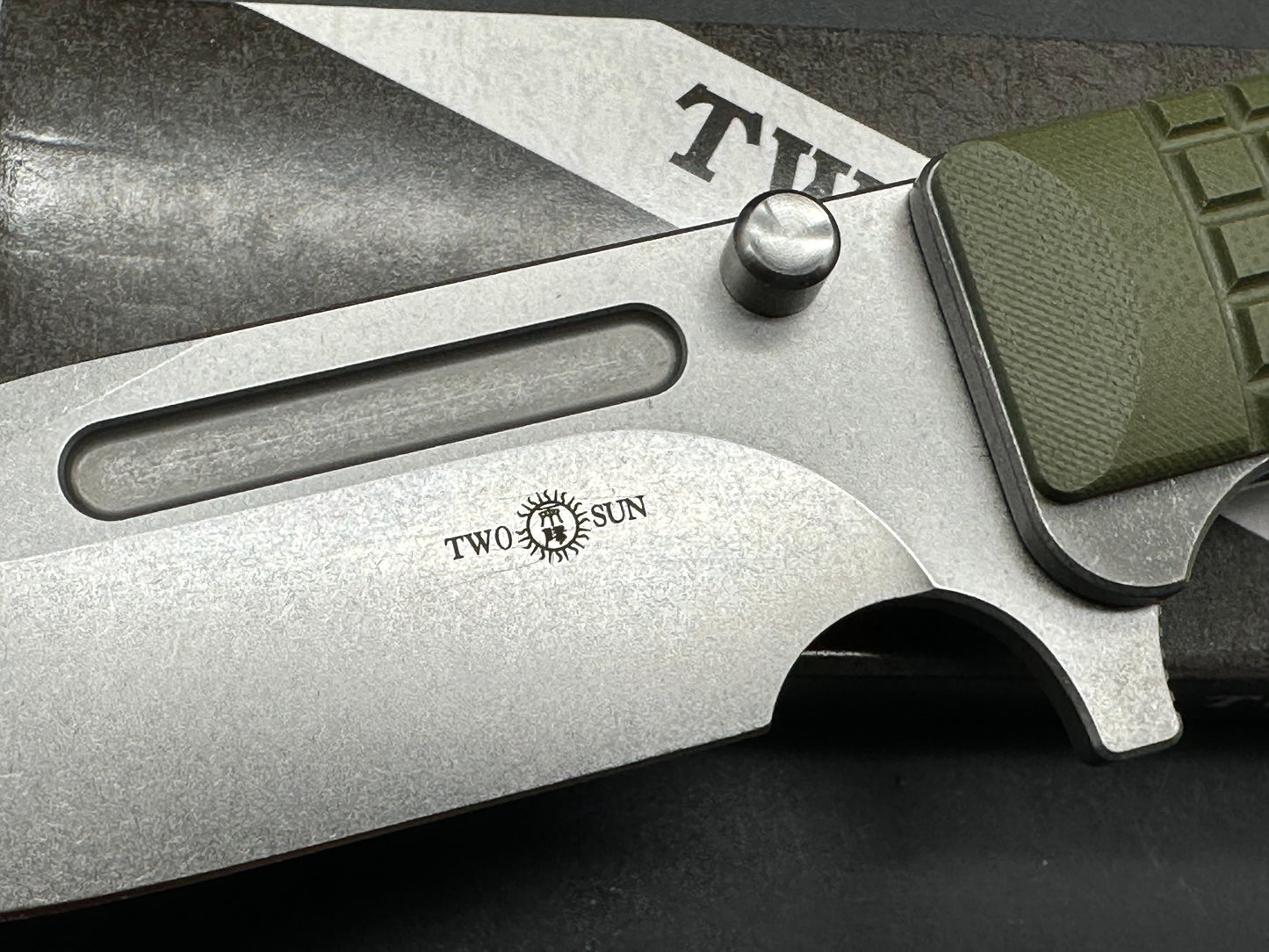 TS394 Wong design, green G10 scales, titanium liners, D2 blade