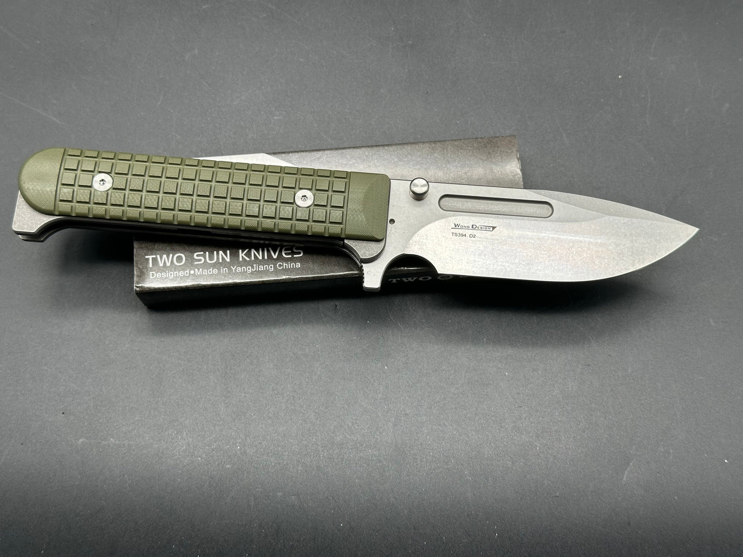 TS394 Wong design, green G10 scales, titanium liners, D2 blade