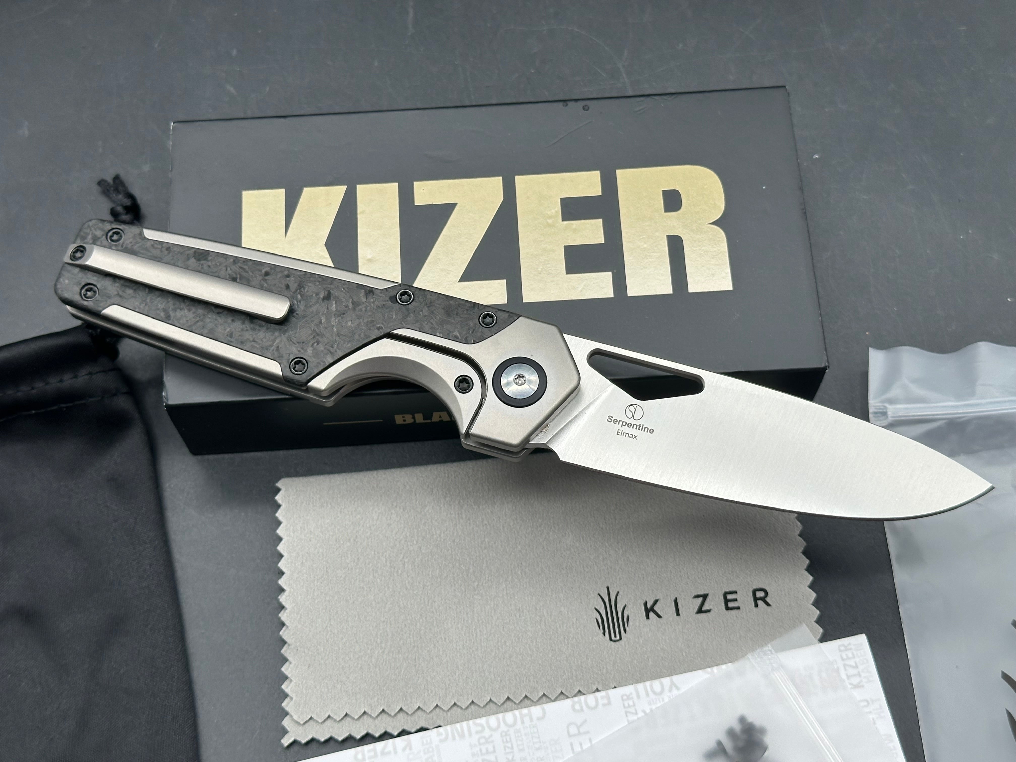 KIZER SERPENTINE SILVER/BLACK TITANIUM/CARBON FIBER HANDLE ELMAX DROP POINT
