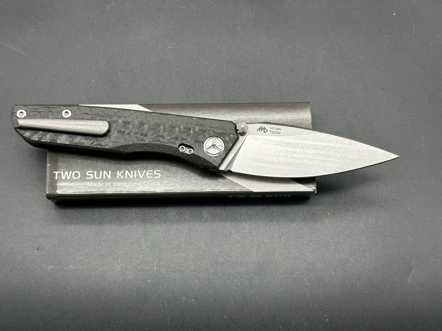 TWOSUN TS304 BLACK CARBON FIBER HANDLE 14C28N