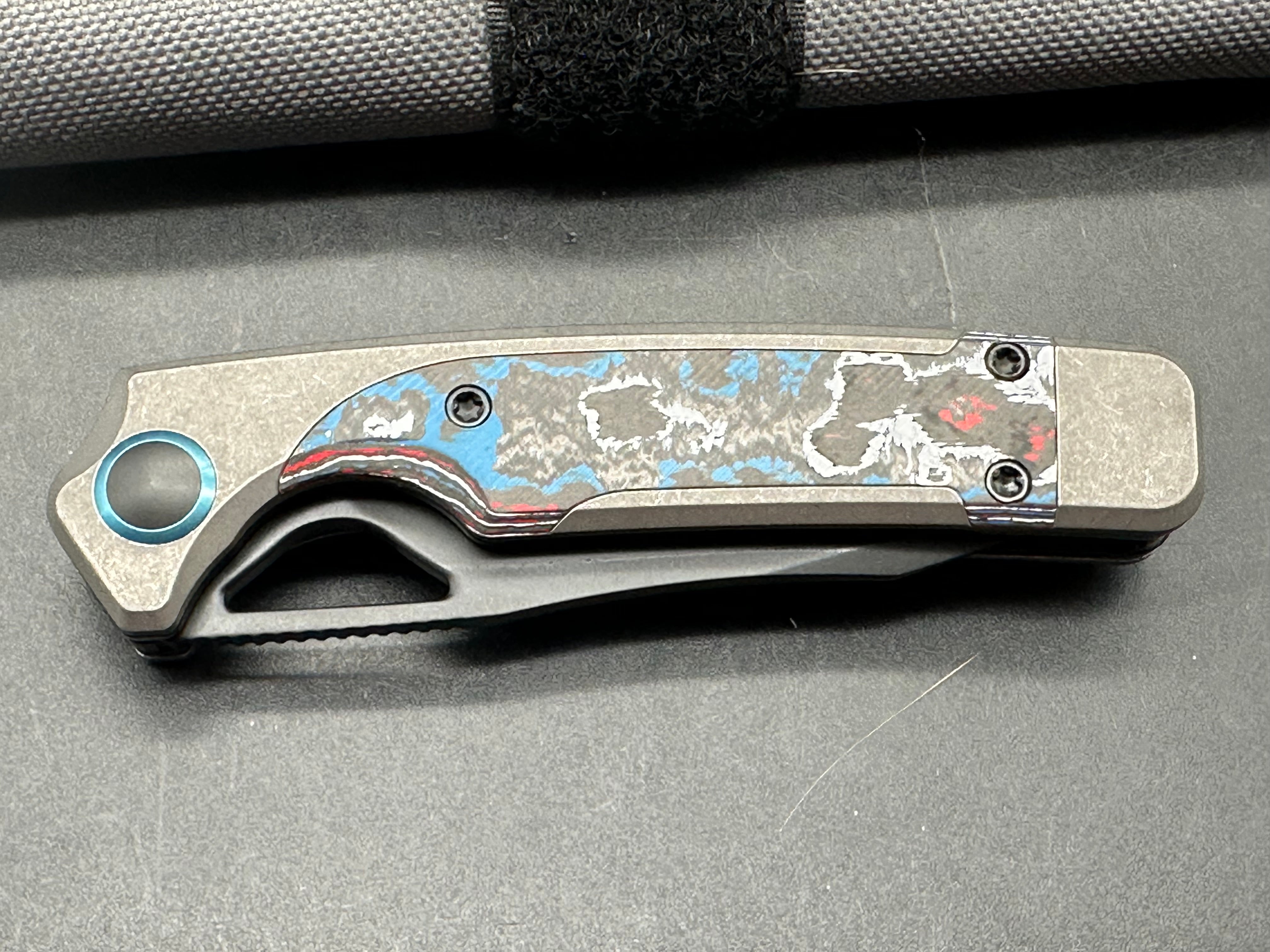 Kizer Ara | S45VN | Titanium & Camo Carbon 54/80