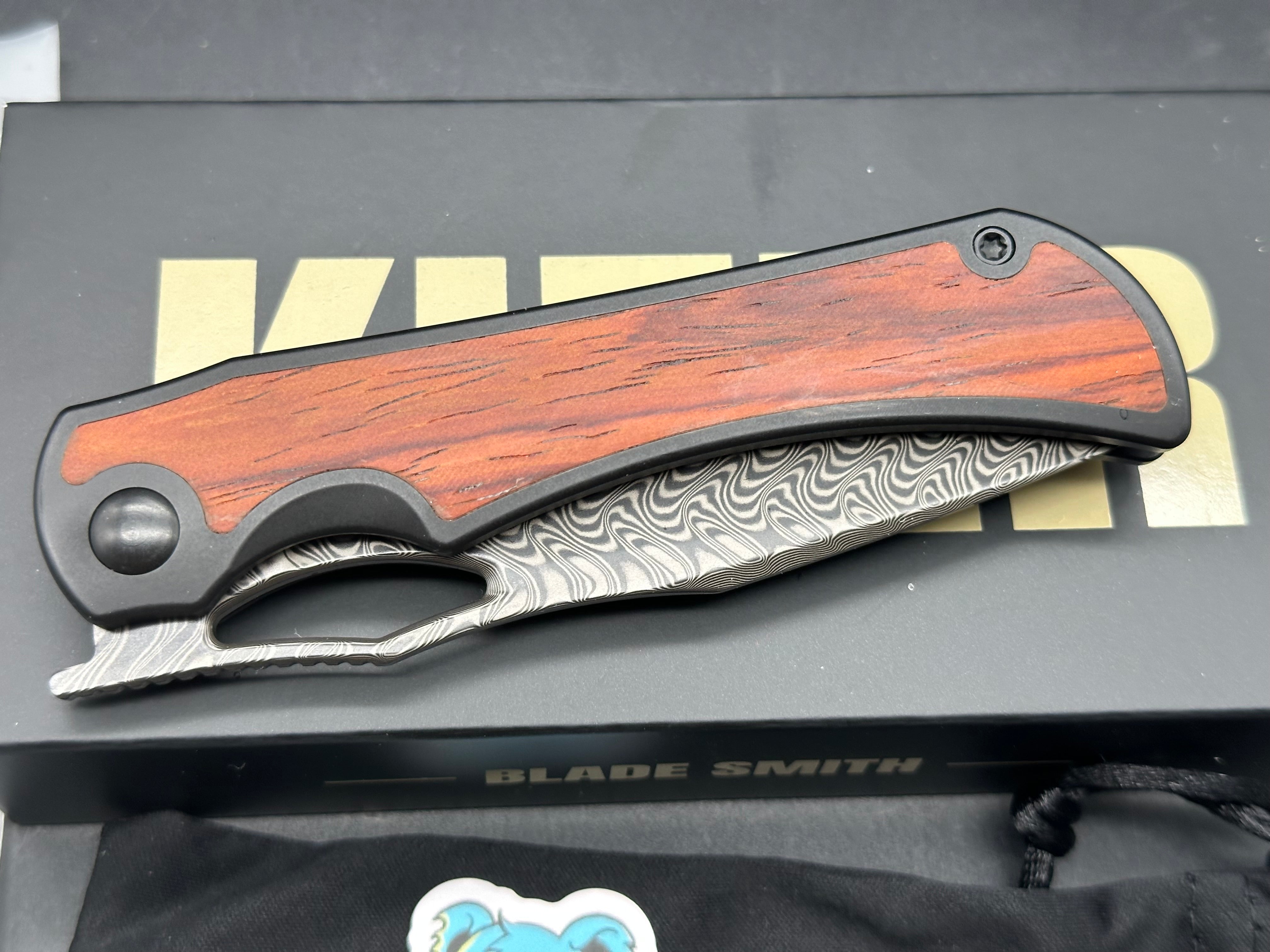 KIZER ALLURE FOLDING KNIFE TITANIUM/PANAMA ROSEWOOD HANDLE DAMASCUS DROP POINT PLAIN EDGE ACID WASH FINISH