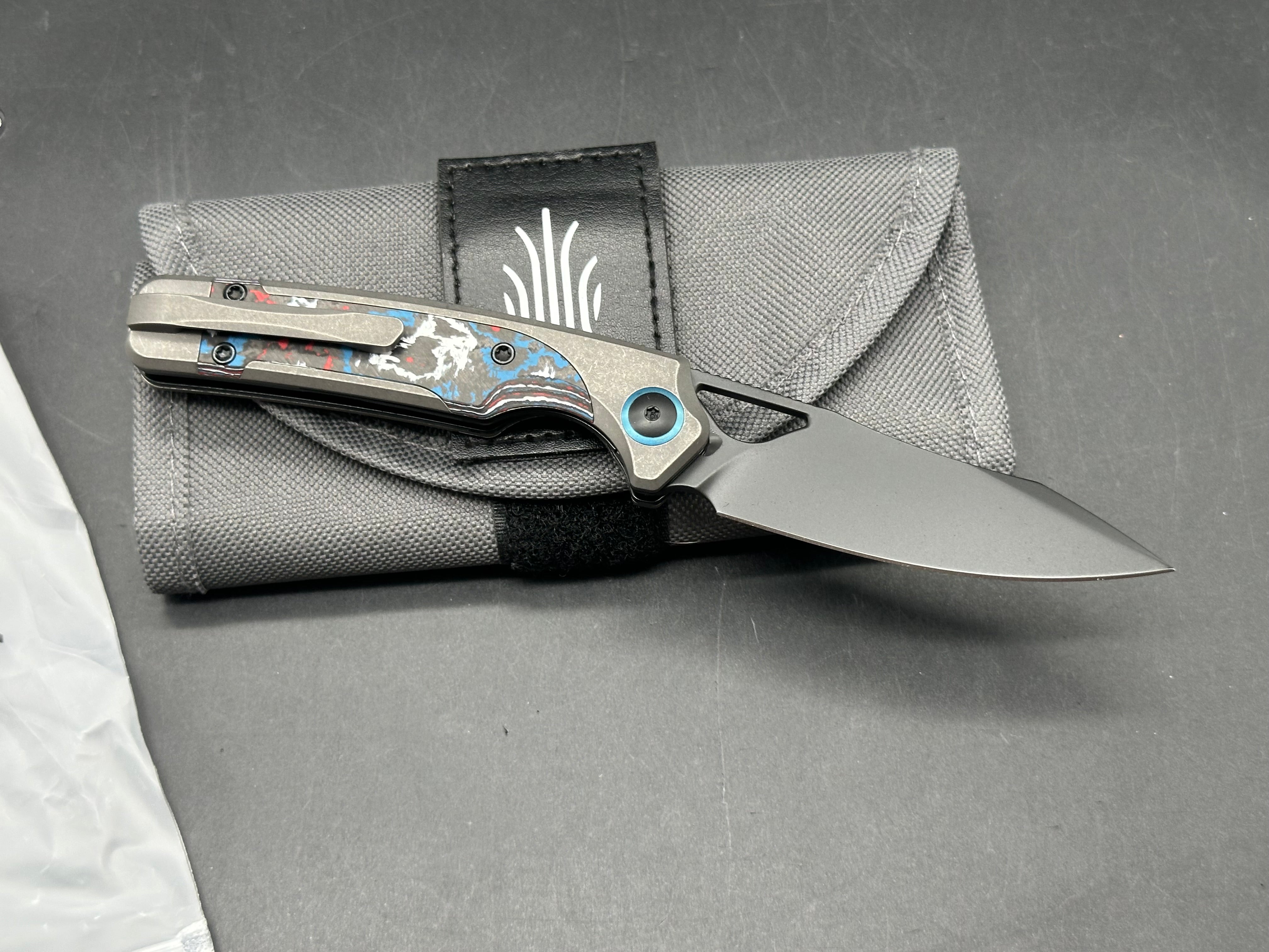 Kizer Ara | S45VN | Titanium & Camo Carbon 54/80