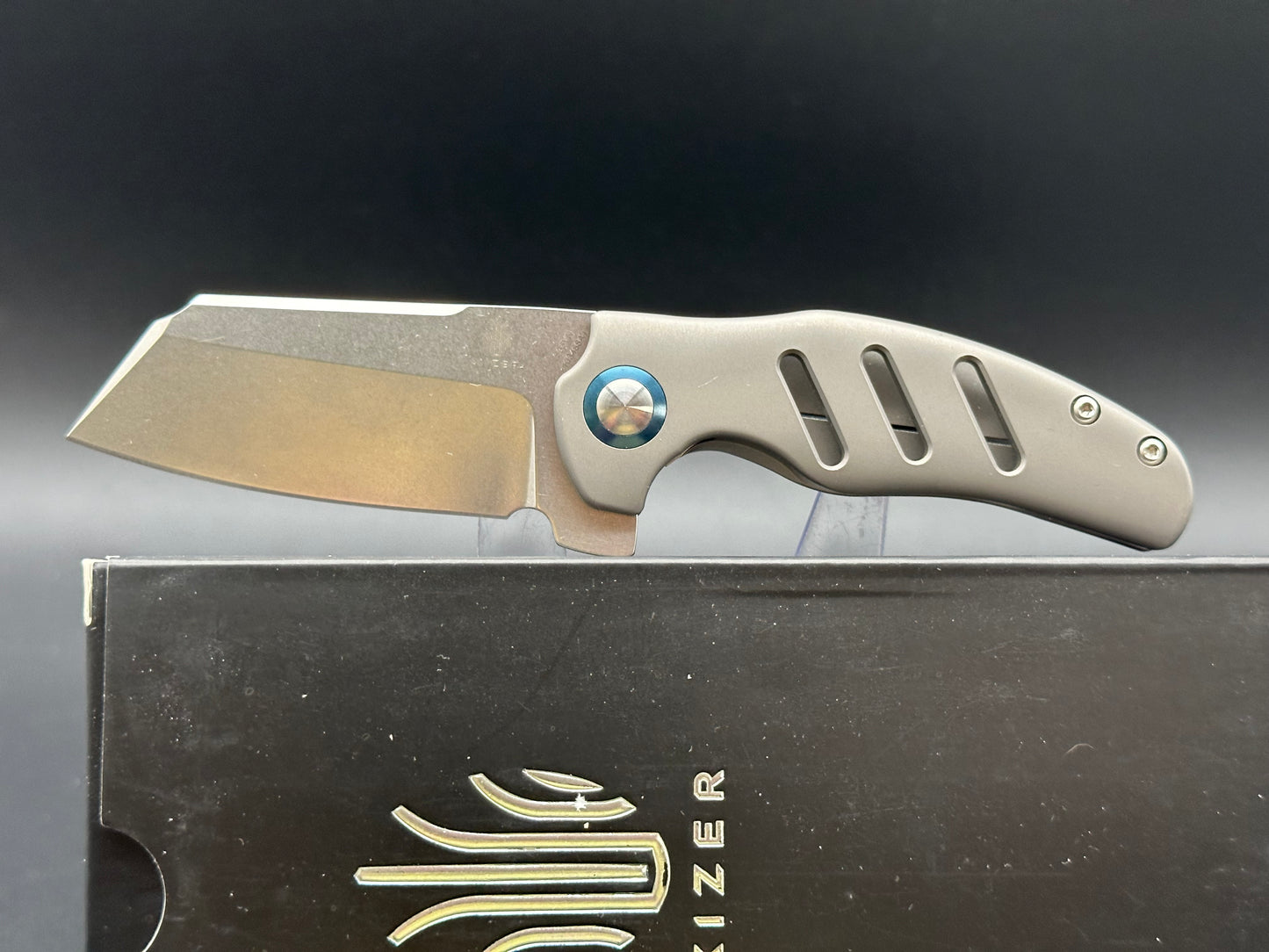 KIZER MINI SHEEPDOG FLIPPER KNIFE GRAY TITANIUM HANDLE PLAIN S35VN