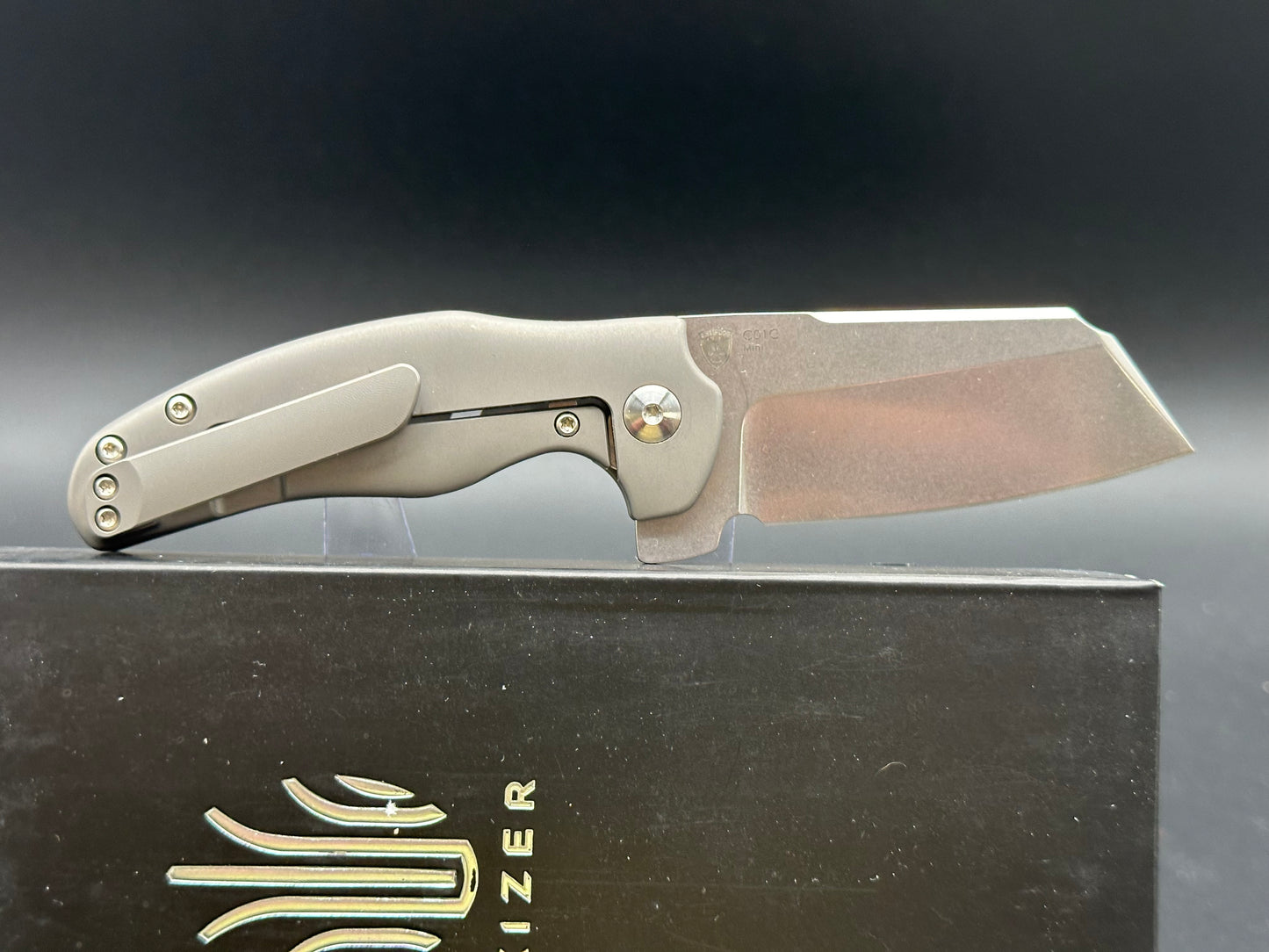 KIZER MINI SHEEPDOG FLIPPER KNIFE GRAY TITANIUM HANDLE PLAIN S35VN