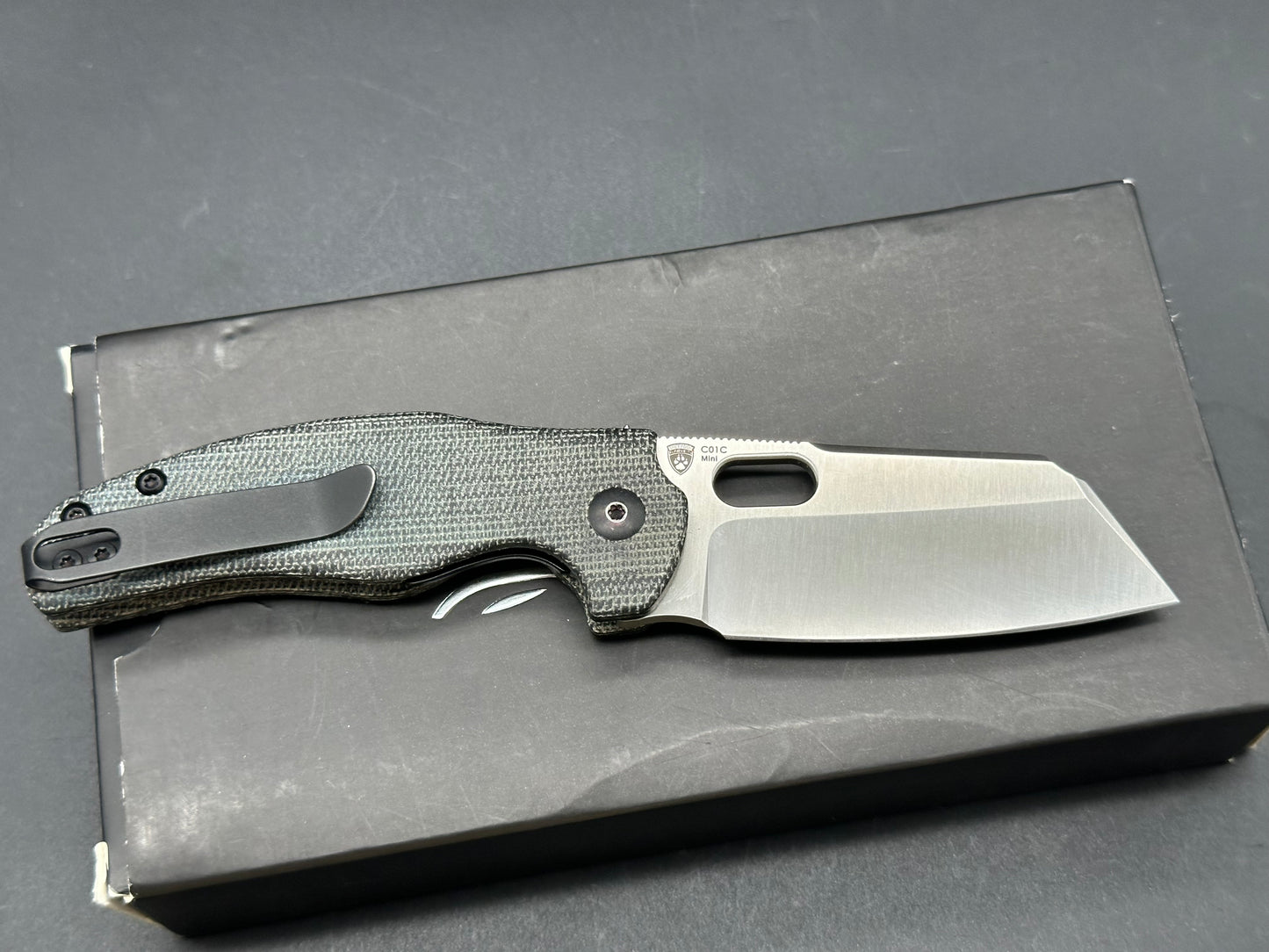 Kizer Vanguard Mini Sheepdog Thumb Hole Knife Micarta handle S35VN