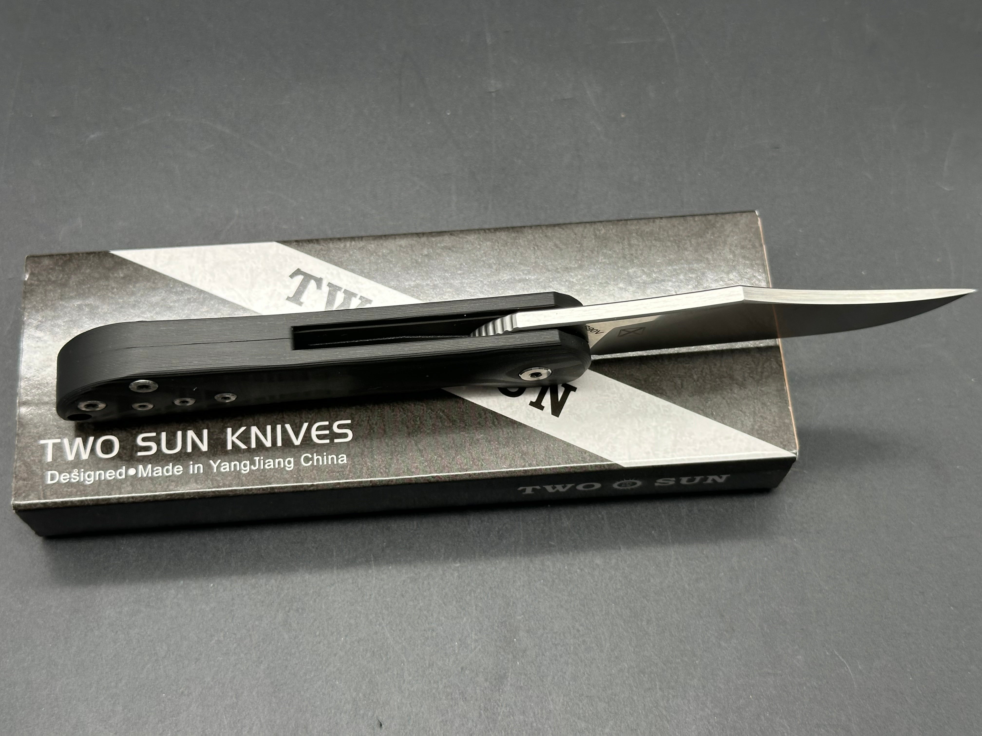 TwoSun TS241 CF handle w/S90V blade