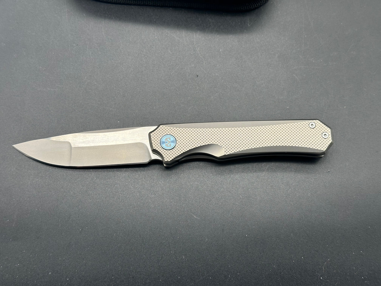 Miguron Koraki Silver Titanium handle w/S90V blade