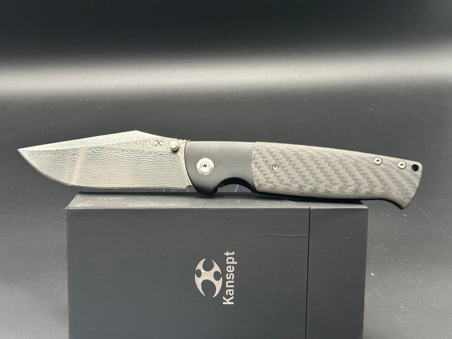 KANSEPT SHIKARI BLACK TITANIUM/TWILL CARBON FIBER INLAY DAMASCUS PLAIN EDGE