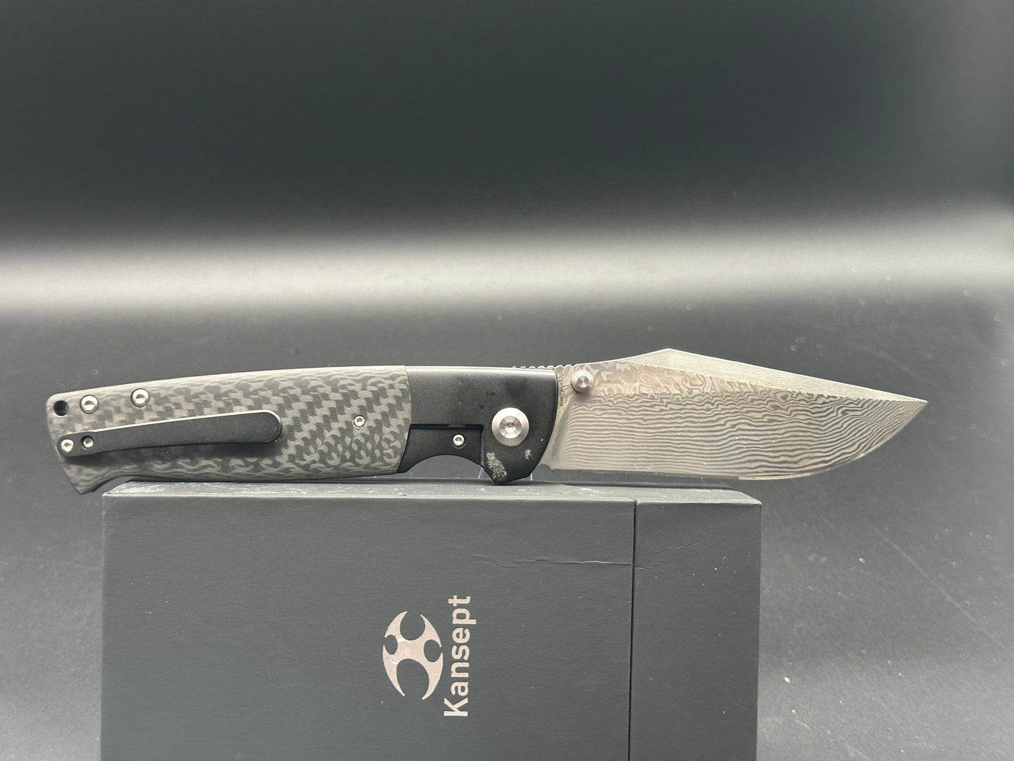 KANSEPT SHIKARI BLACK TITANIUM/TWILL CARBON FIBER INLAY DAMASCUS PLAIN EDGE