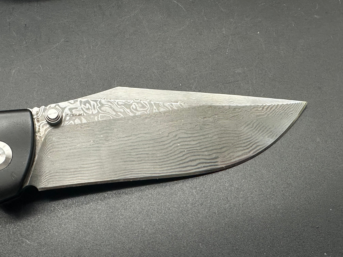 KANSEPT SHIKARI BLACK TITANIUM/TWILL CARBON FIBER INLAY DAMASCUS PLAIN EDGE