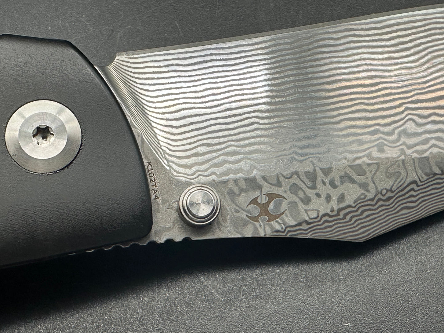 KANSEPT SHIKARI BLACK TITANIUM/TWILL CARBON FIBER INLAY DAMASCUS PLAIN EDGE