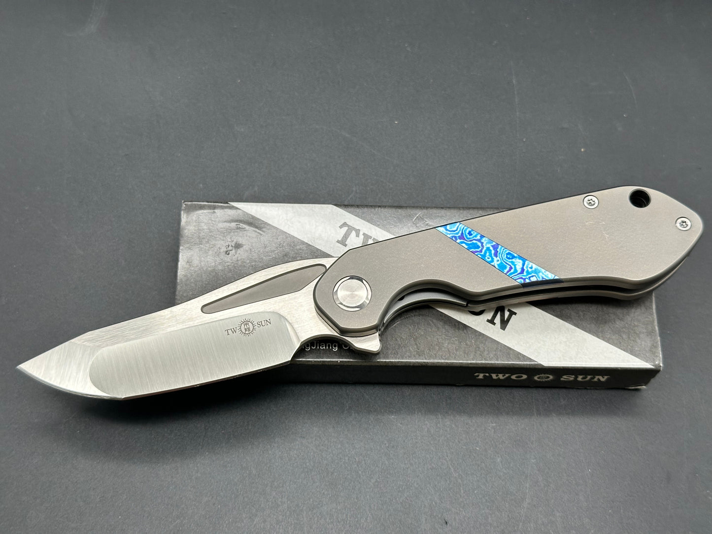 TWOSUN  TITANIUM/TIMASCUS HANDLE M390 PLAIN EDGE TS172-M390-TIMASCUS