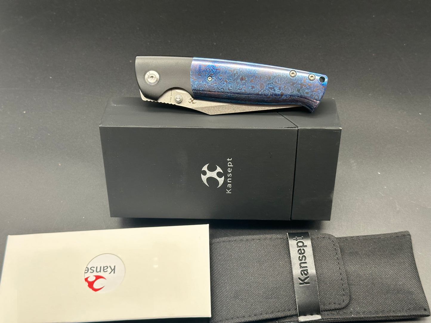 KANSEPT SHIKARI BLACK TITANIUM/TIMASCUS HANDLE 20CV PLAIN EDGE K1027A5