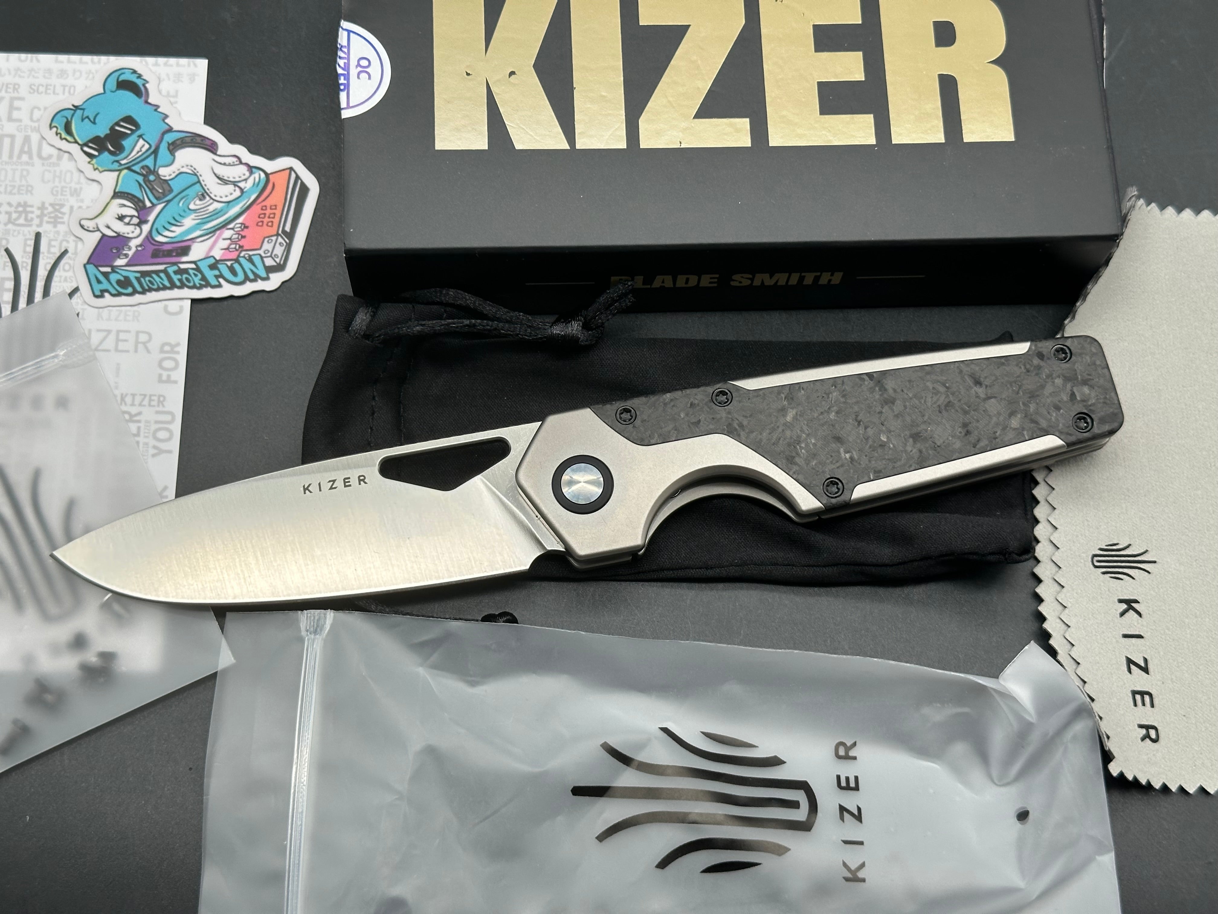 KIZER SERPENTINE FOLDING KNIFE SILVER/BLACK TITANIUM/CARBON FIBER HANDLE ELMAX BLADE