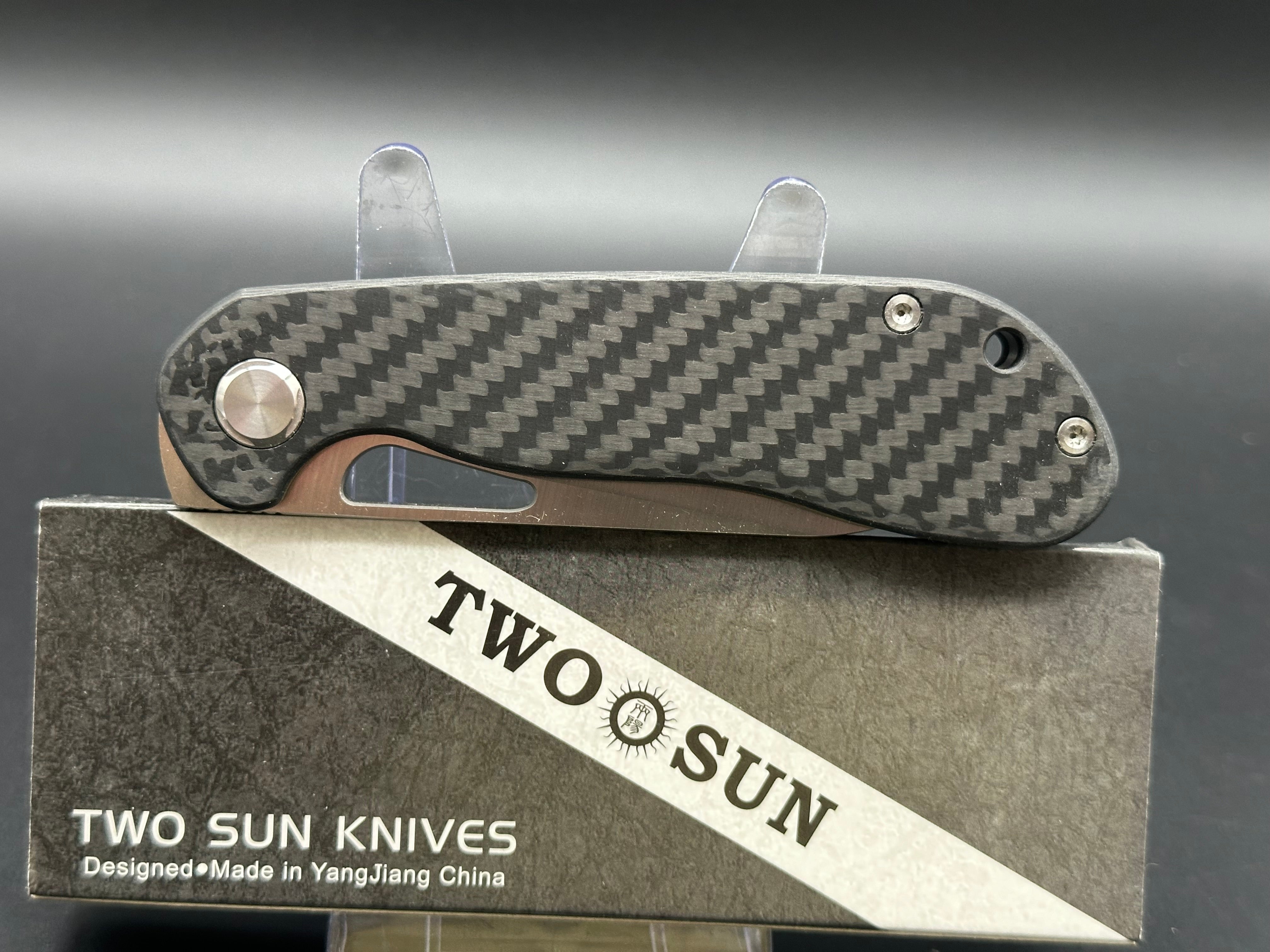 TwoSun TS262 Carbon Fiber scales w/M390 blade