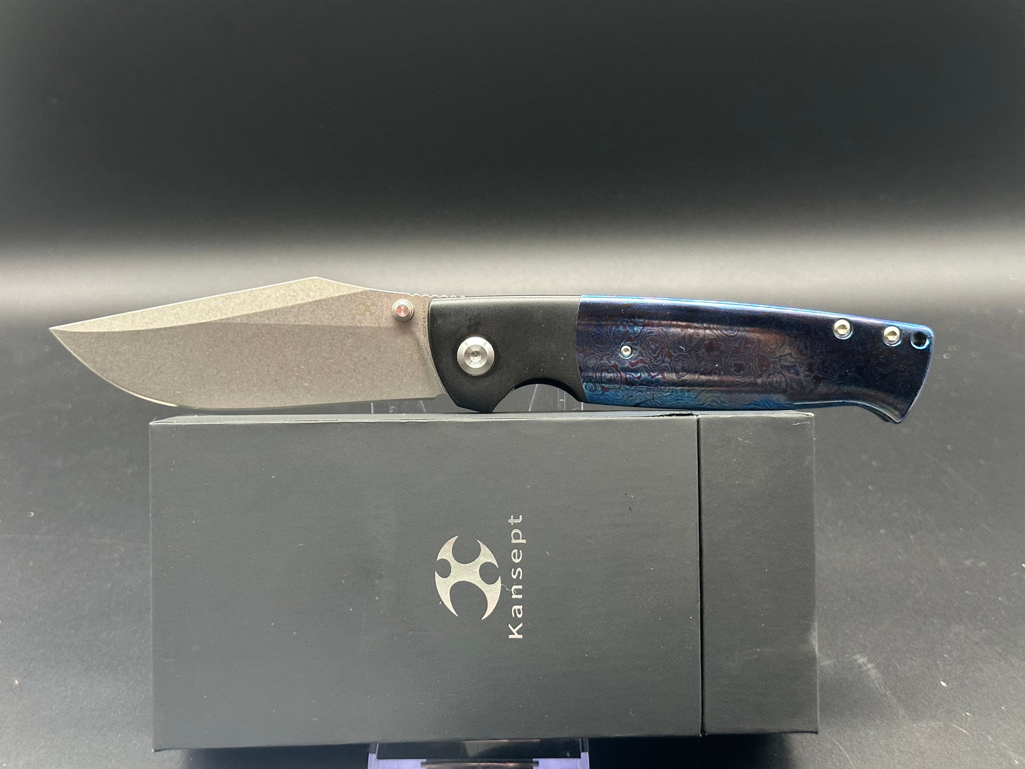 KANSEPT SHIKARI BLACK TITANIUM/TIMASCUS HANDLE 20CV PLAIN EDGE K1027A5