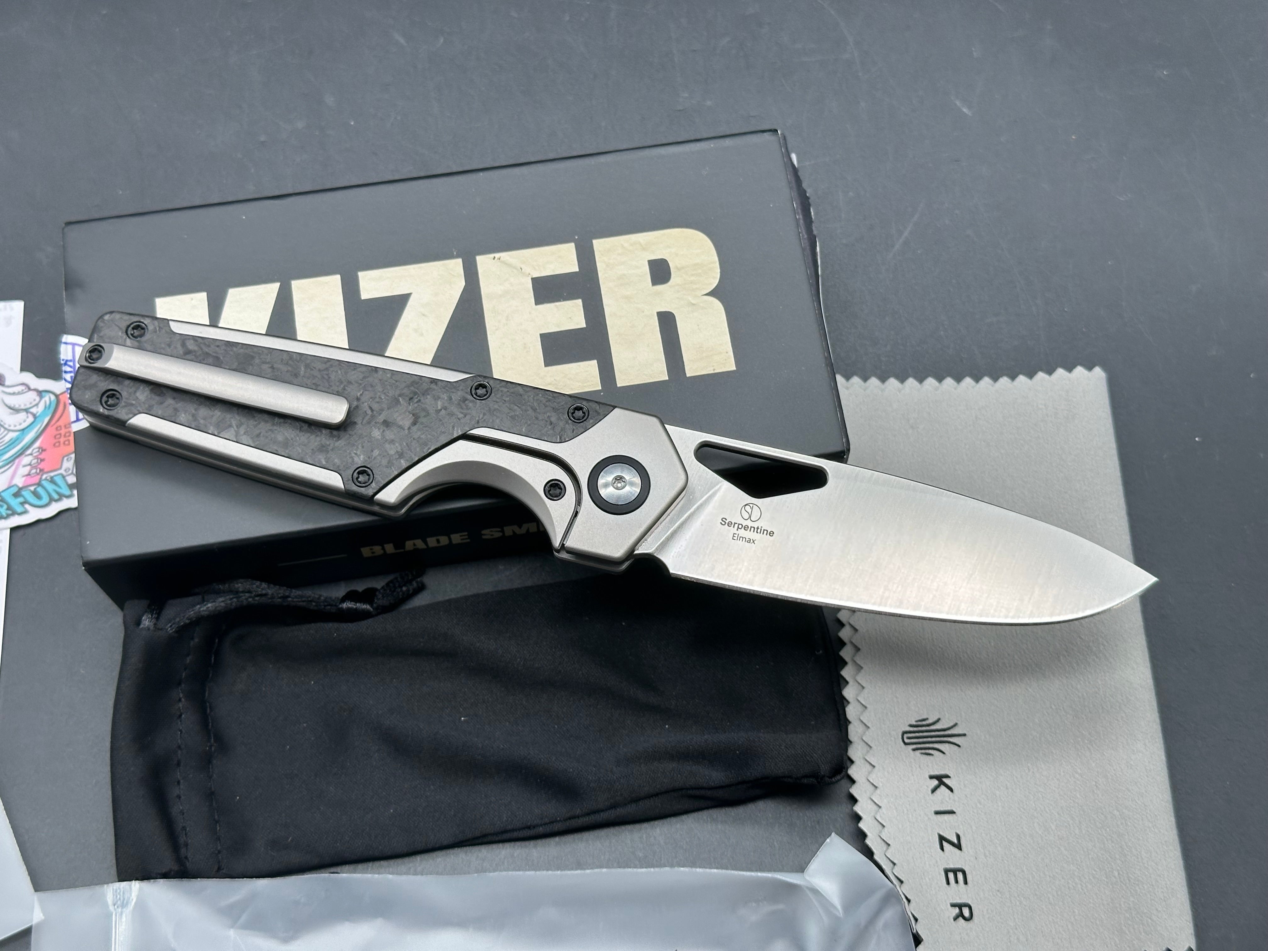 KIZER SERPENTINE FOLDING KNIFE SILVER/BLACK TITANIUM/CARBON FIBER HANDLE ELMAX BLADE