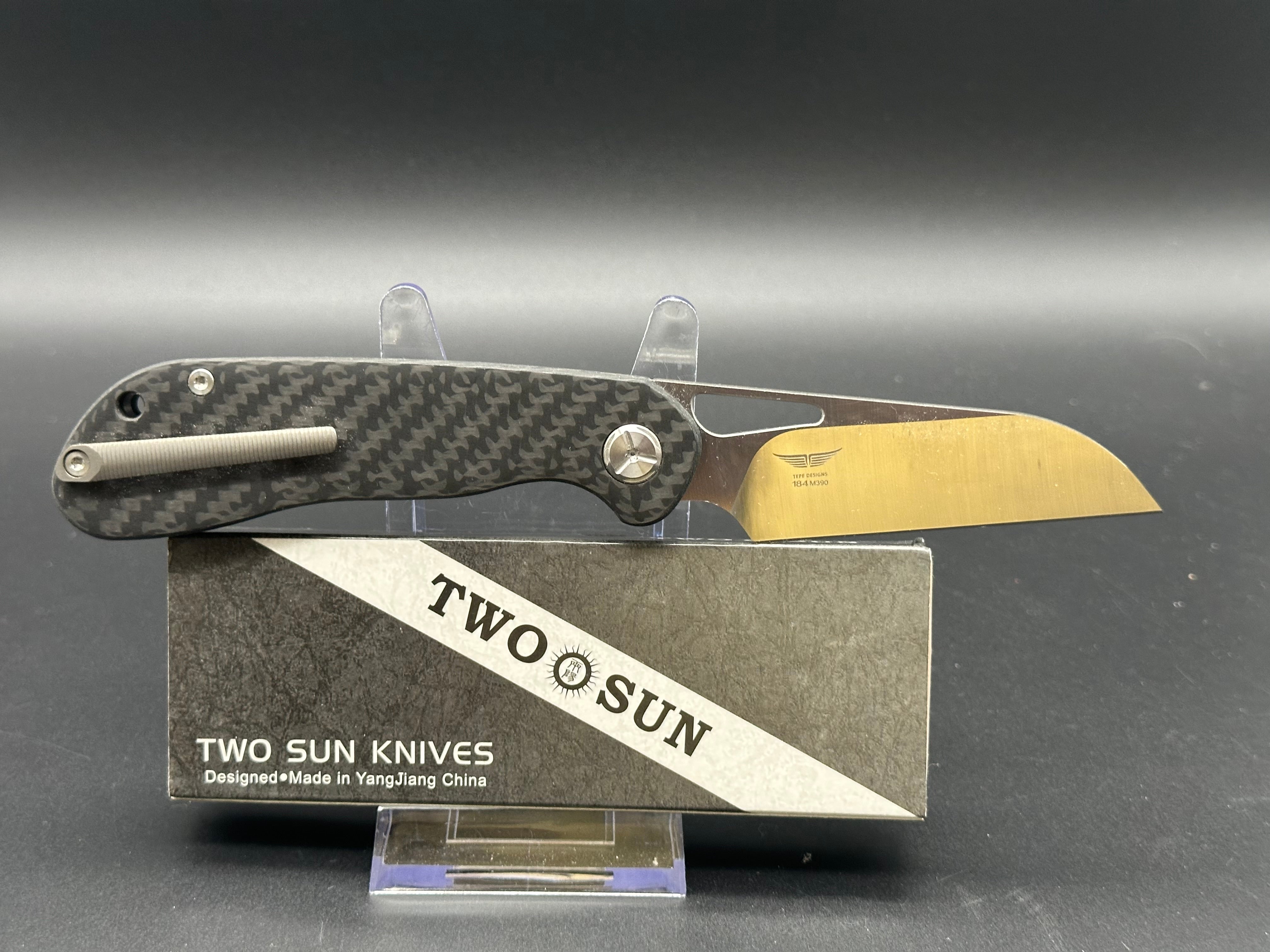 TwoSun TS262 Carbon Fiber scales w/M390 blade