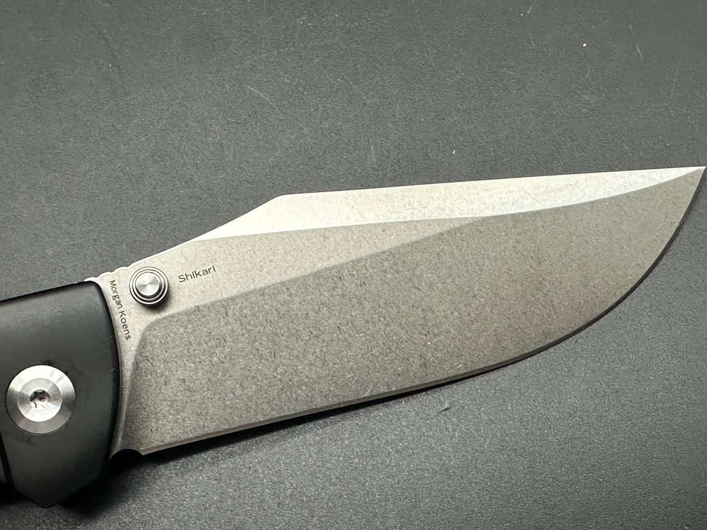 KANSEPT SHIKARI BLACK TITANIUM/TIMASCUS HANDLE 20CV PLAIN EDGE K1027A5