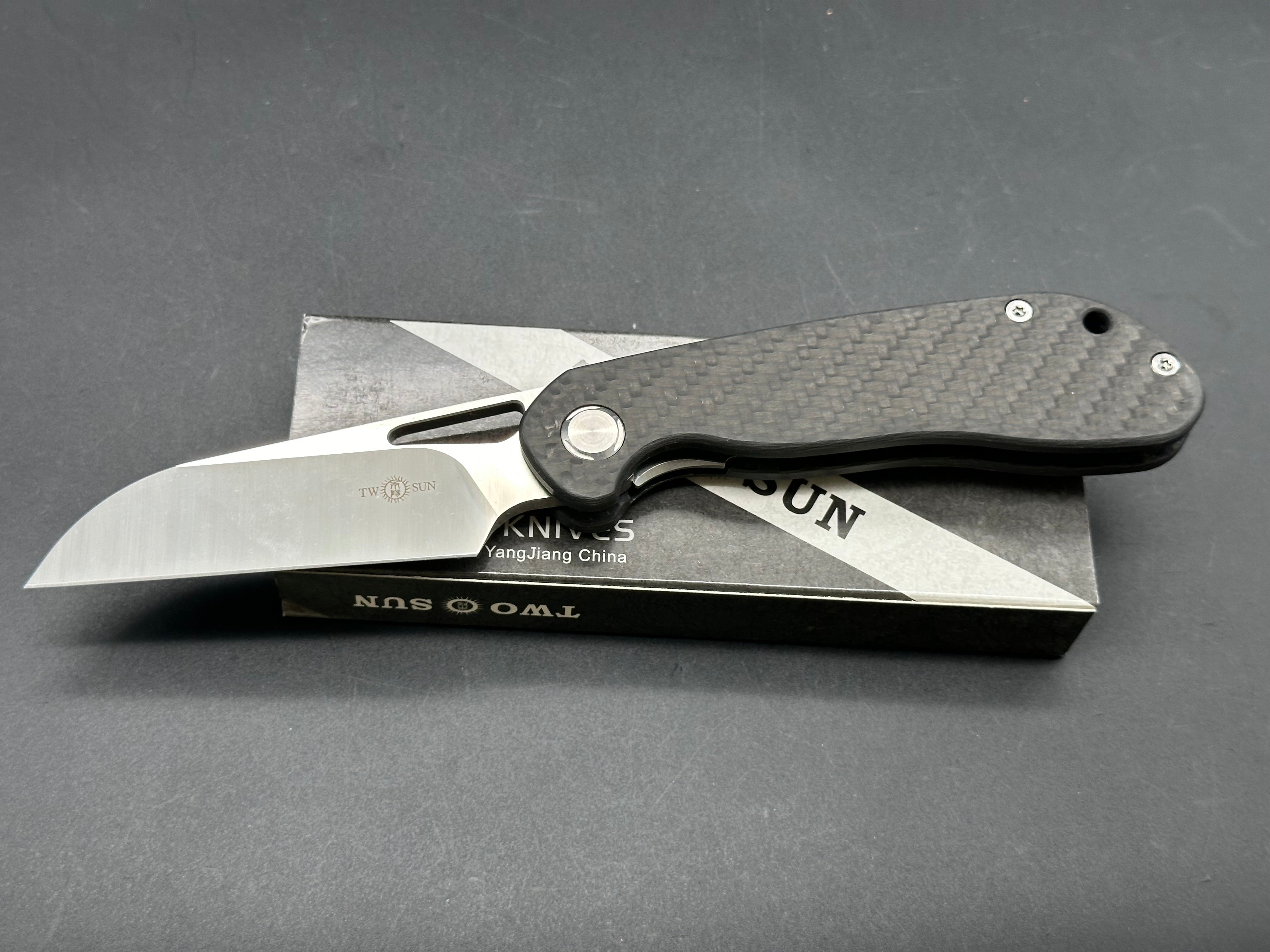 TwoSun TS262 Carbon Fiber scales w/M390 blade