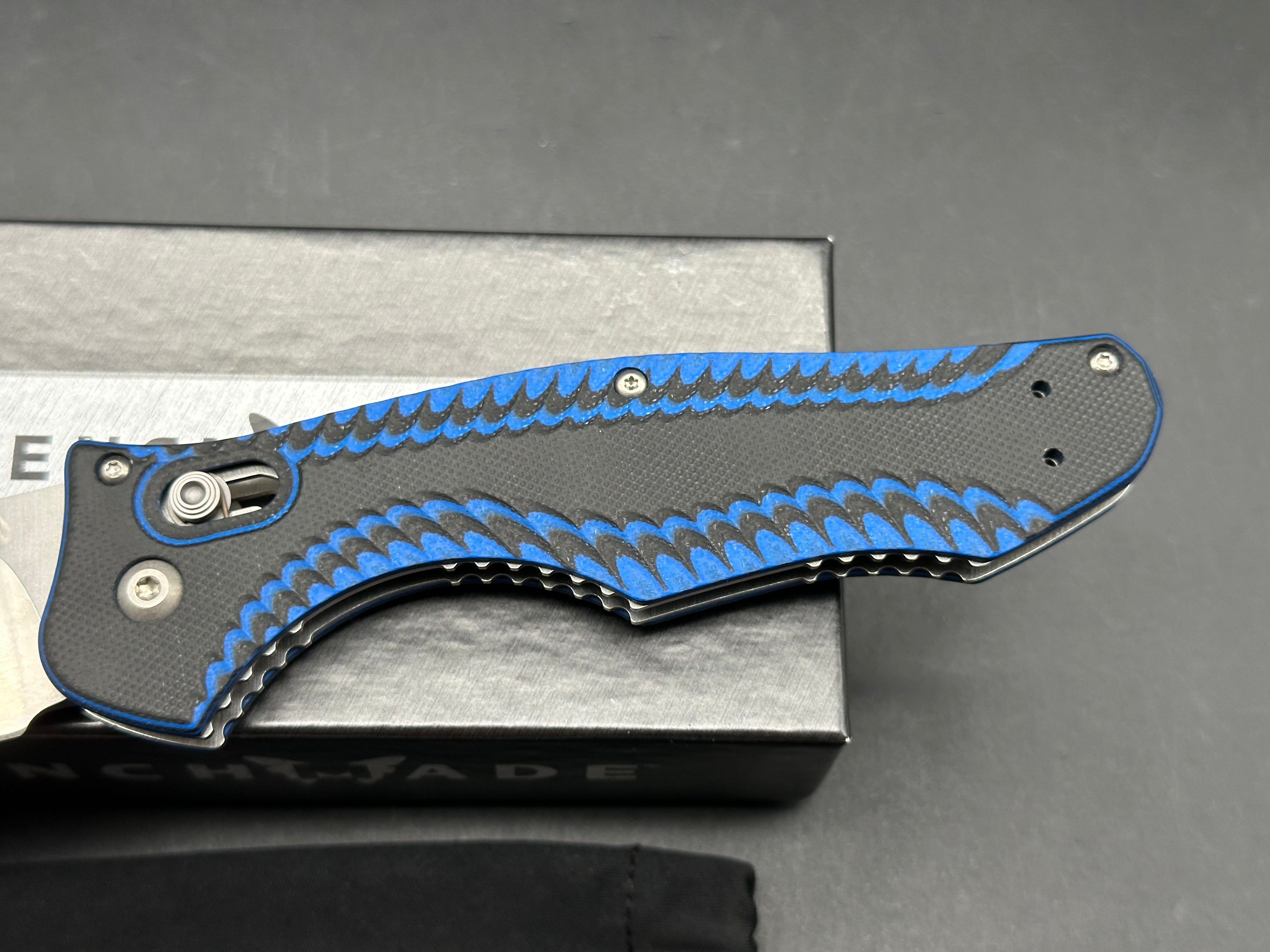 Benchmade Contego (Knifeworks Exclusive) blue/black G10 handles w/M390 blade