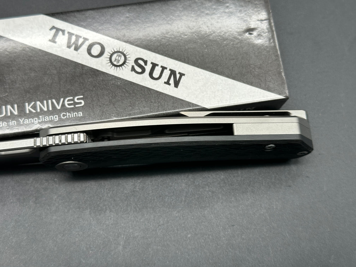 TWOSUN  TS457 BLACK CARBON FIBER/TITANIUM HANDLE M390 PLAIN EDGE