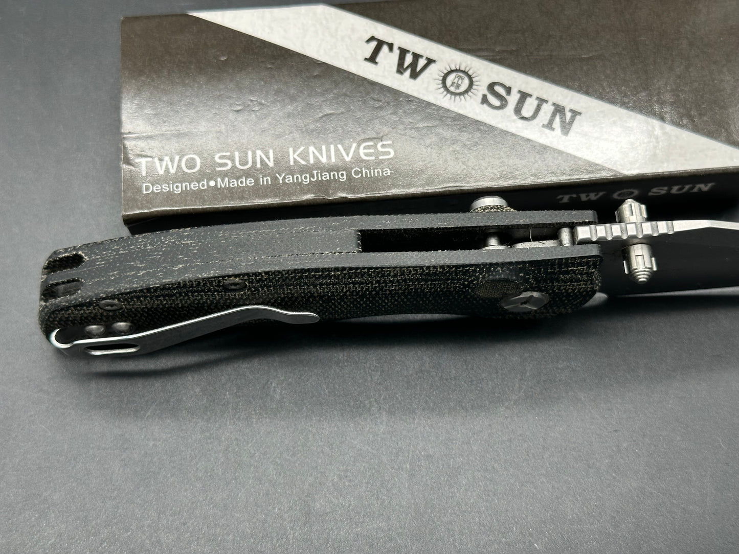 TWOSUN BUTTON LOCK BLACK LINEN MICARTA HANDLE D2 PLAIN EDGE TS398