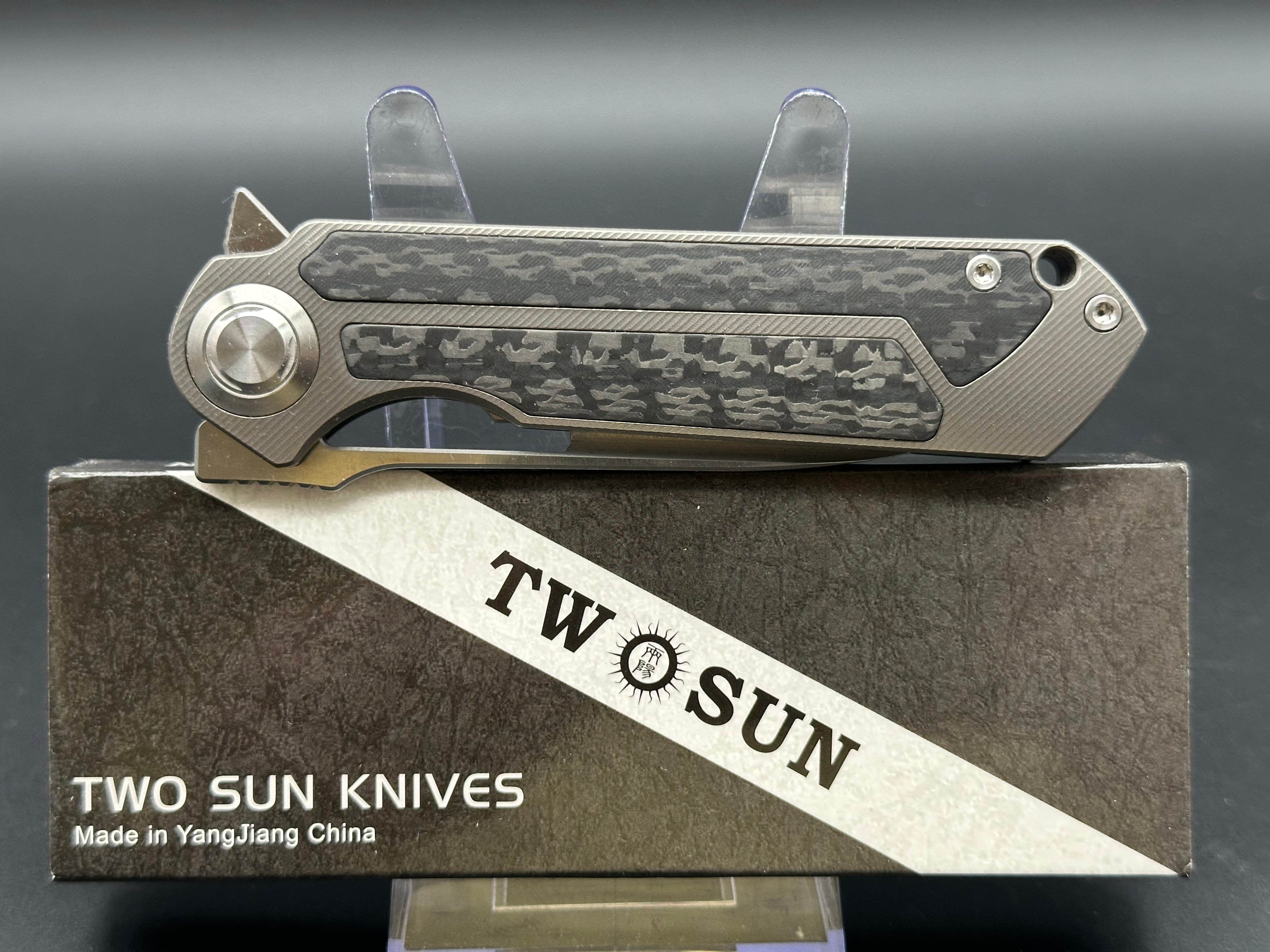 TWOSUN TS226 FOLDING KNIFE BLACK TITANIUM/CARBON FIBER HANDLE