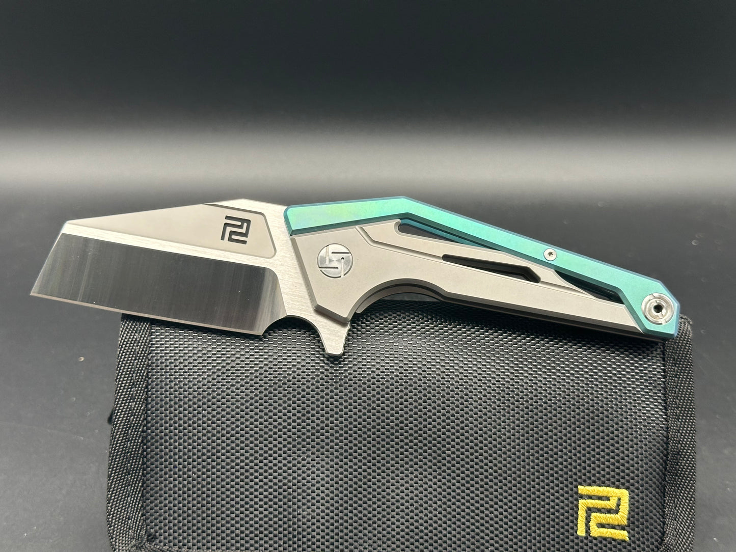 Artisan Cutlery Ravine S35vn Satin Wharncliffe, Green/Gray TI Handles