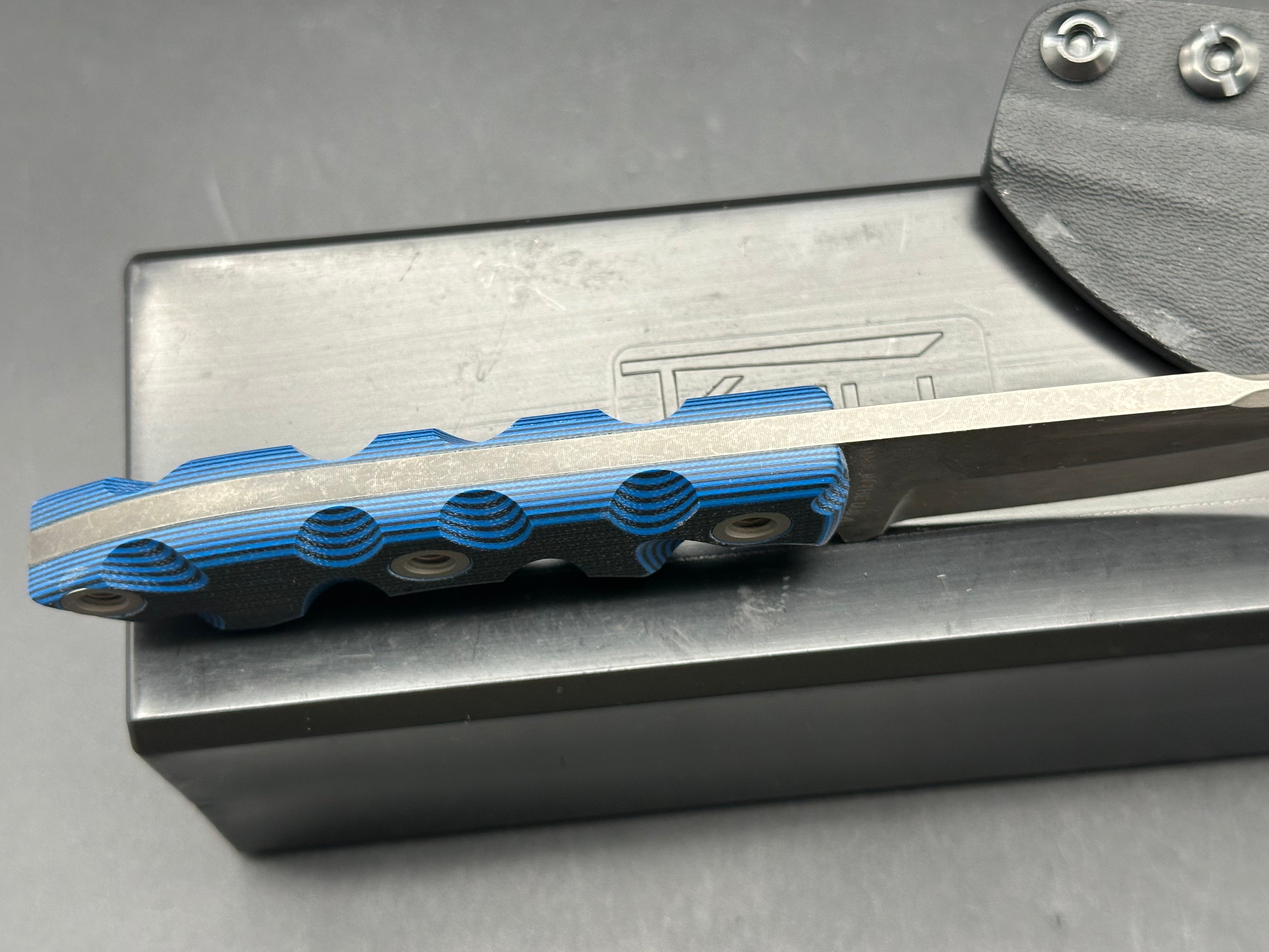 T Kell Raider is AEB-L steel Blue Midnight handle