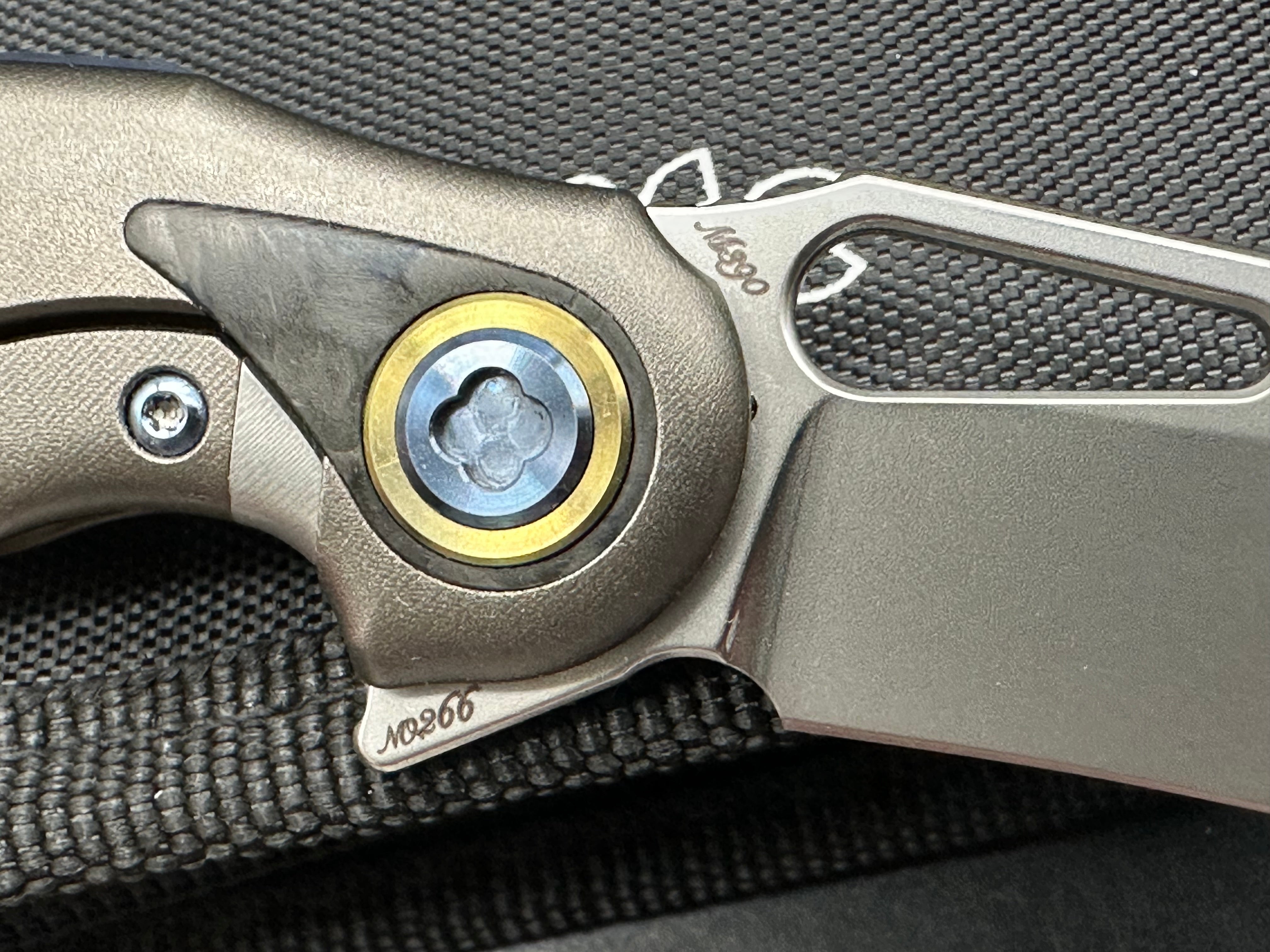 Rike Knives Unicorn, M390 blade, black/blue carbon fiber handle