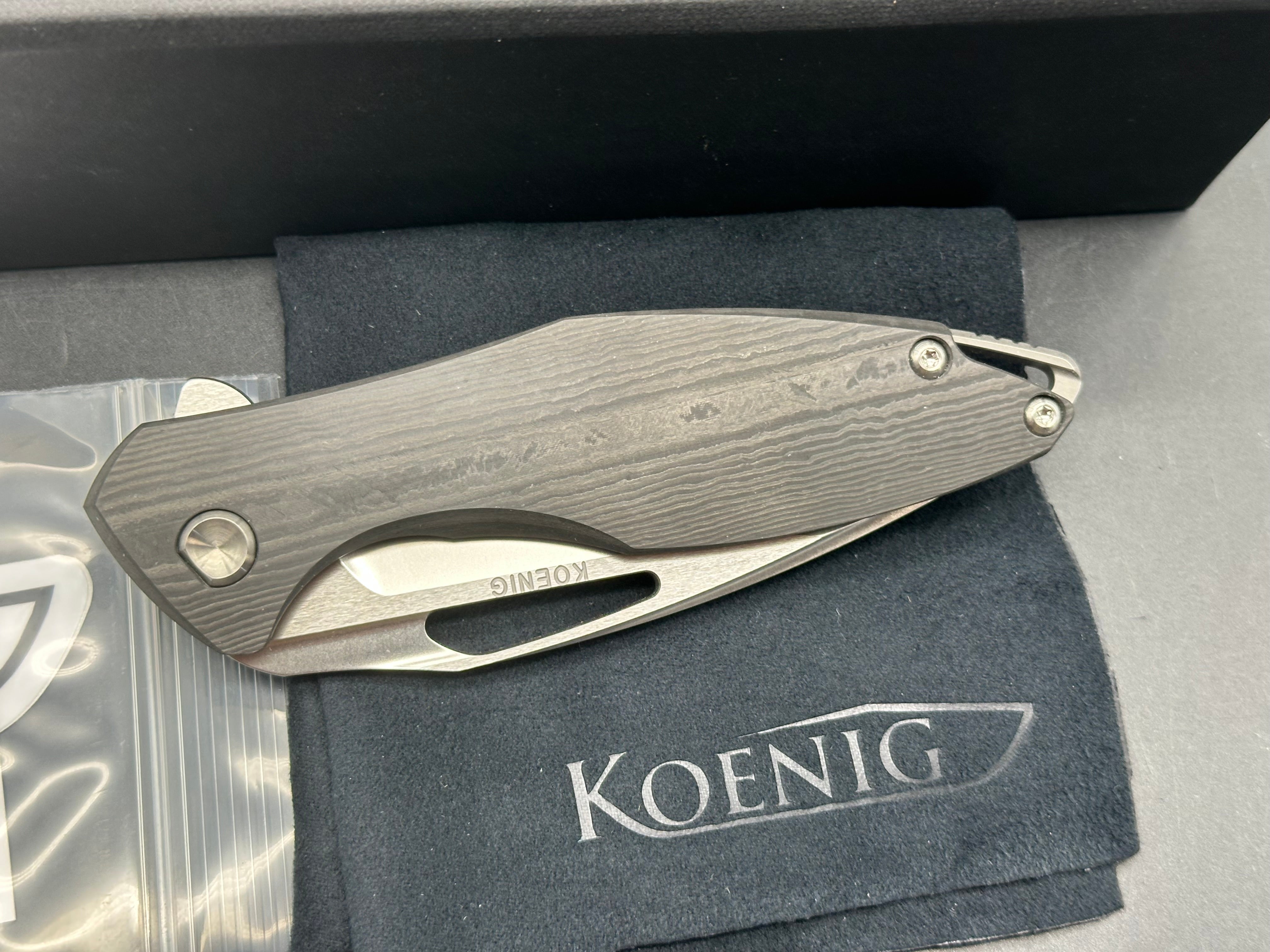 Koenig Arius Flipper M390 Brightwashed Blade w/Polished Flats, Black Carbo Ti Show Side w/Bead Blasted Ti Lock Side
