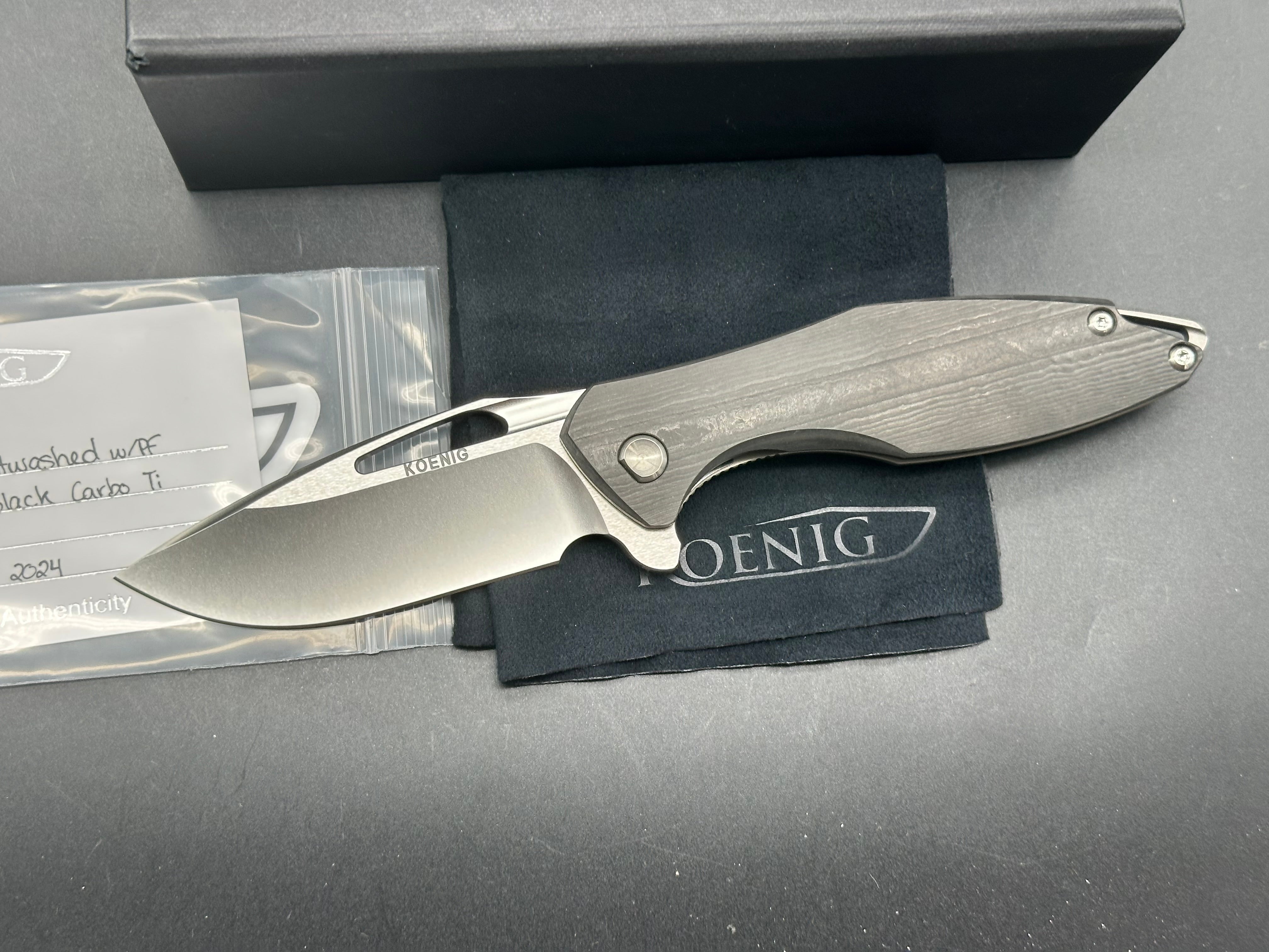 Koenig Arius Flipper M390 Brightwashed Blade w/Polished Flats, Black Carbo Ti Show Side w/Bead Blasted Ti Lock Side