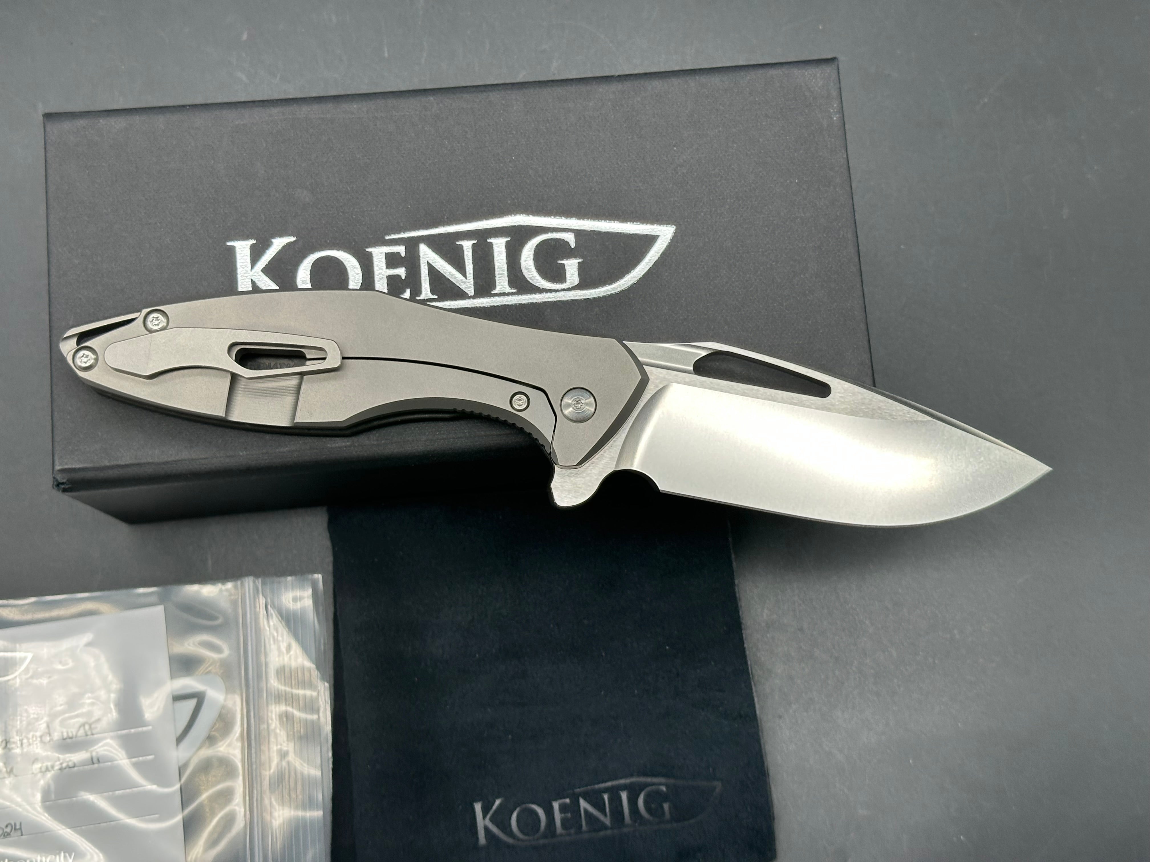 Koenig Arius Flipper M390 Brightwashed Blade w/Polished Flats, Black Carbo Ti Show Side w/Bead Blasted Ti Lock Side