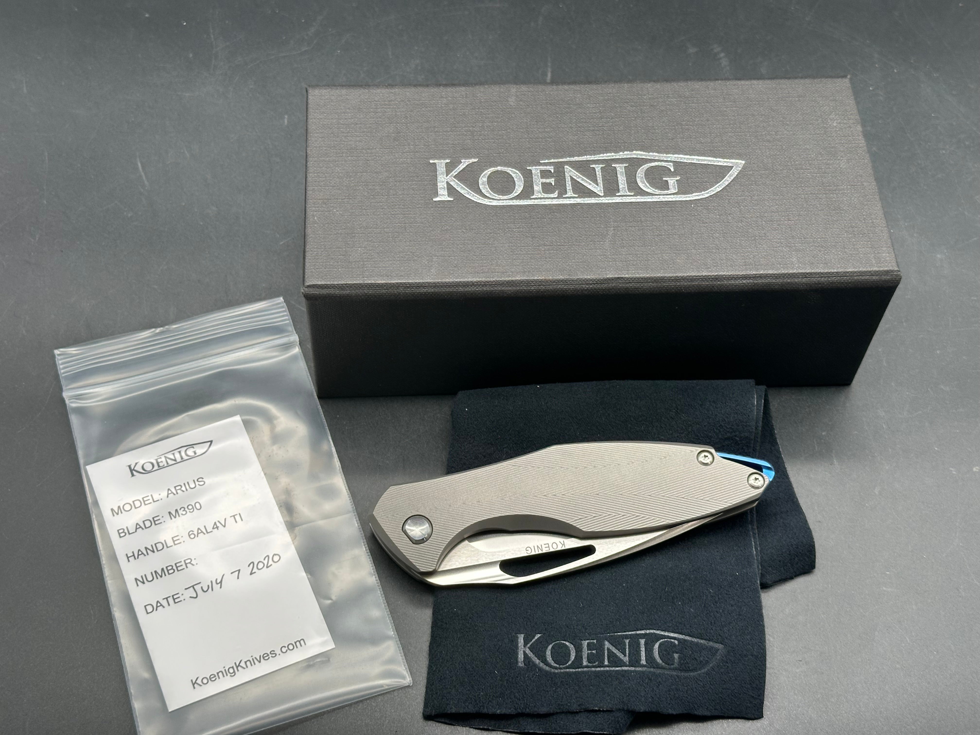 Koenig Arius Non-Flipper M390 Brightwashed Blade w/Satin Flats, Bead Blasted Pattern Ti Handles