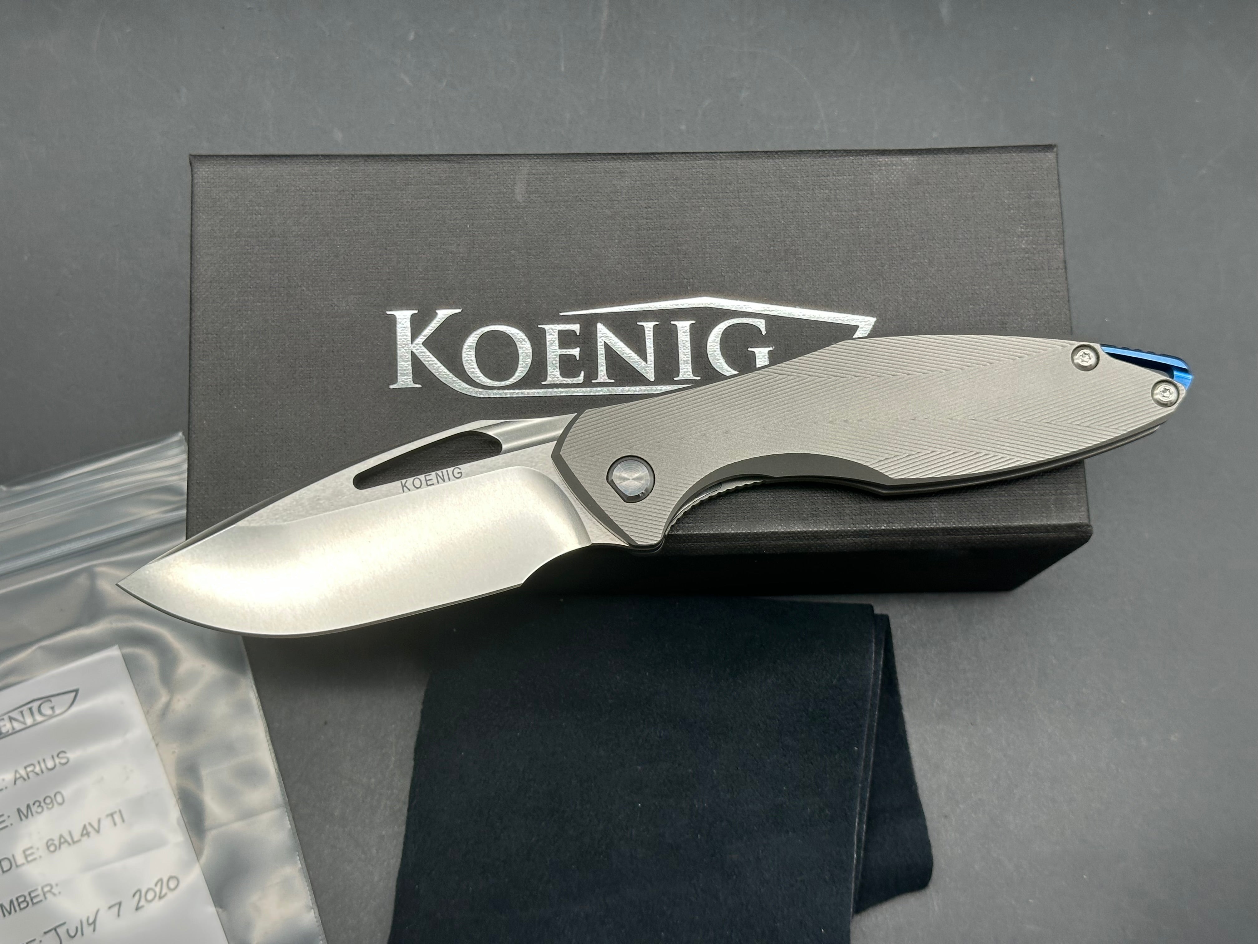 Koenig Arius Non-Flipper M390 Brightwashed Blade w/Satin Flats, Bead Blasted Pattern Ti Handles