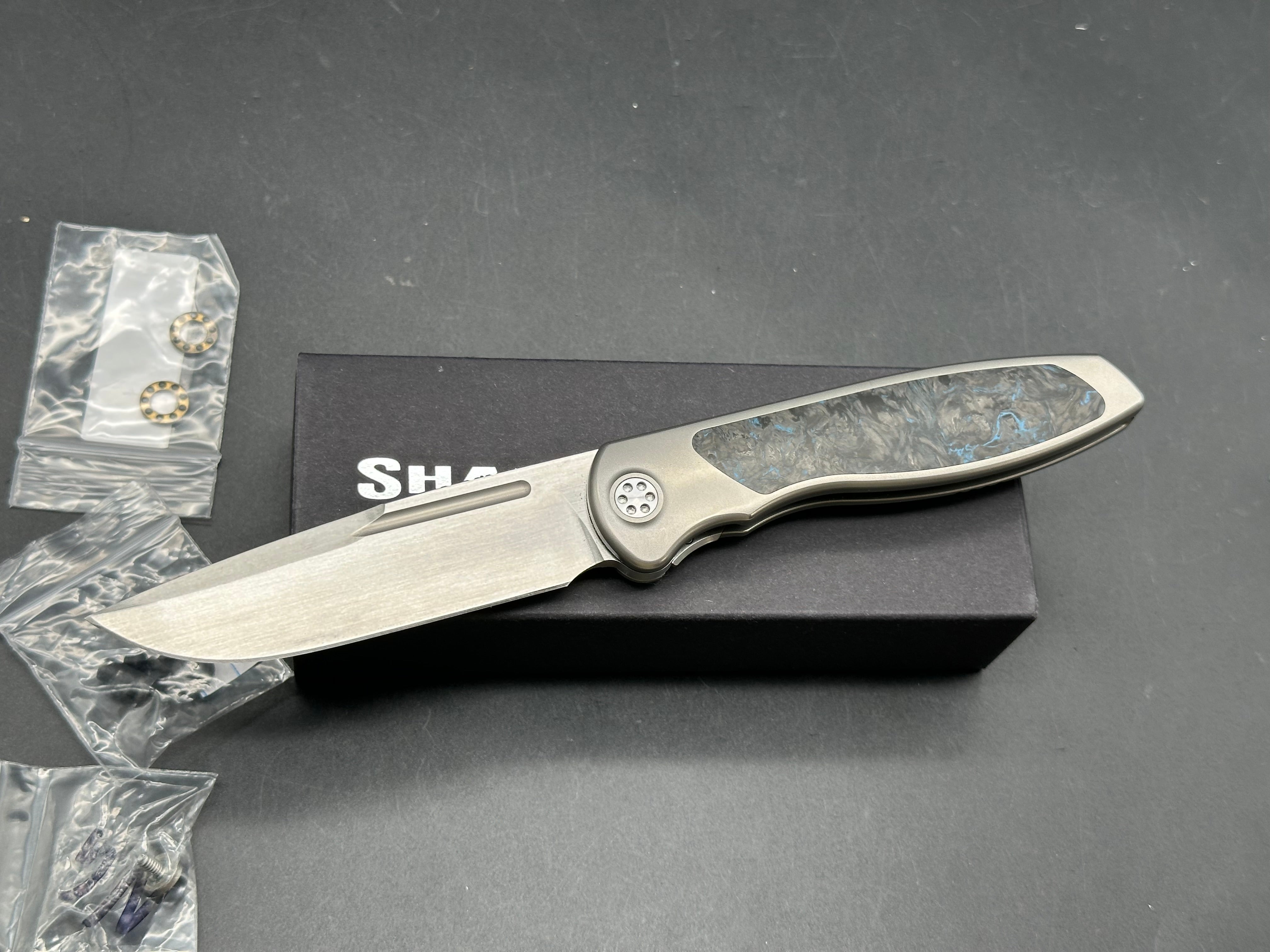 Sharp by Design, Mini Tempest, drop point, blue fat carbon, Skiff bearings