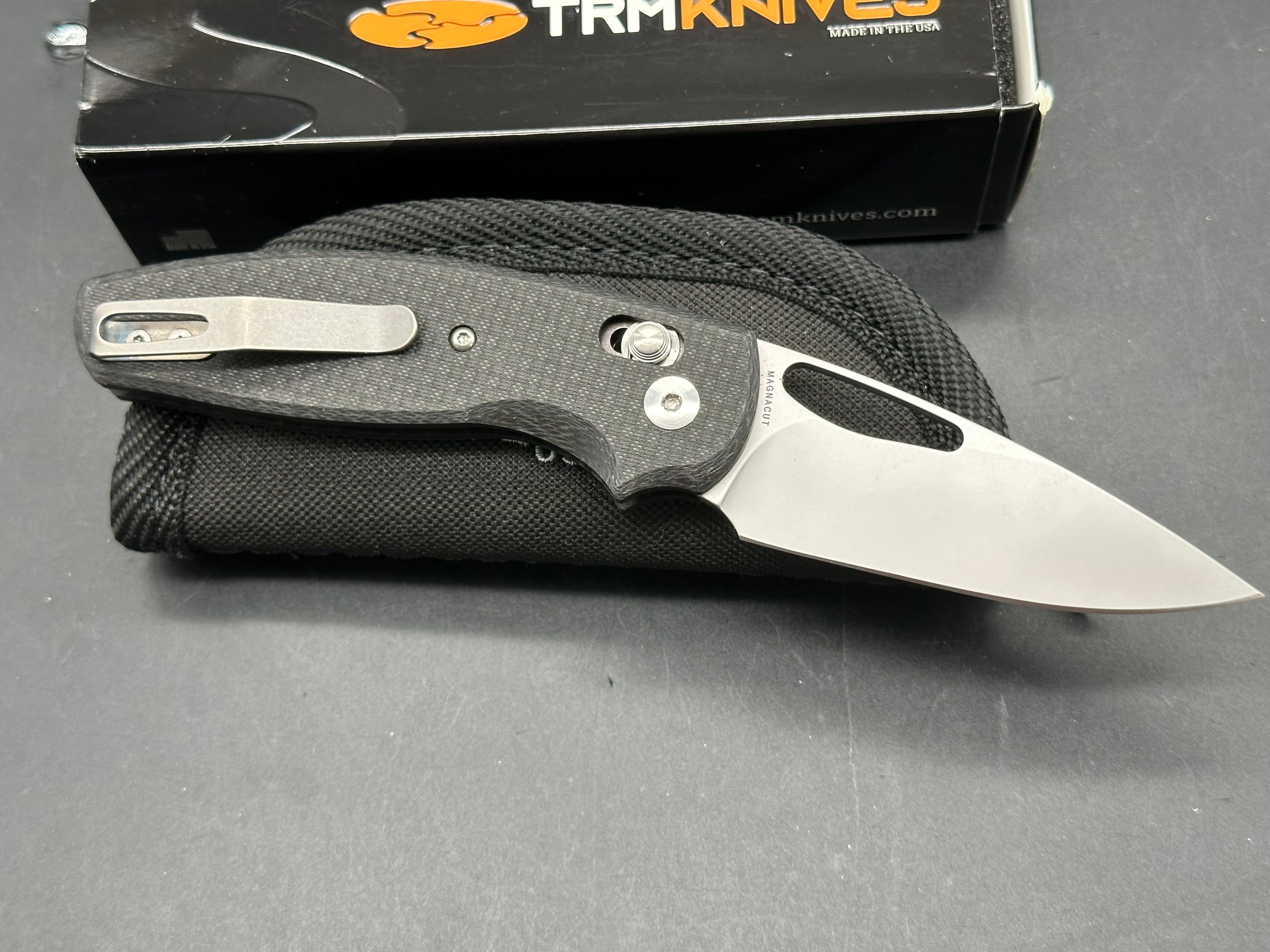 Three Rivers Mfg. TRM Bulldog-Rev B, 3" MagnaCut Bead Blasted Blade with Flat Textured Carbon Fiber Scales