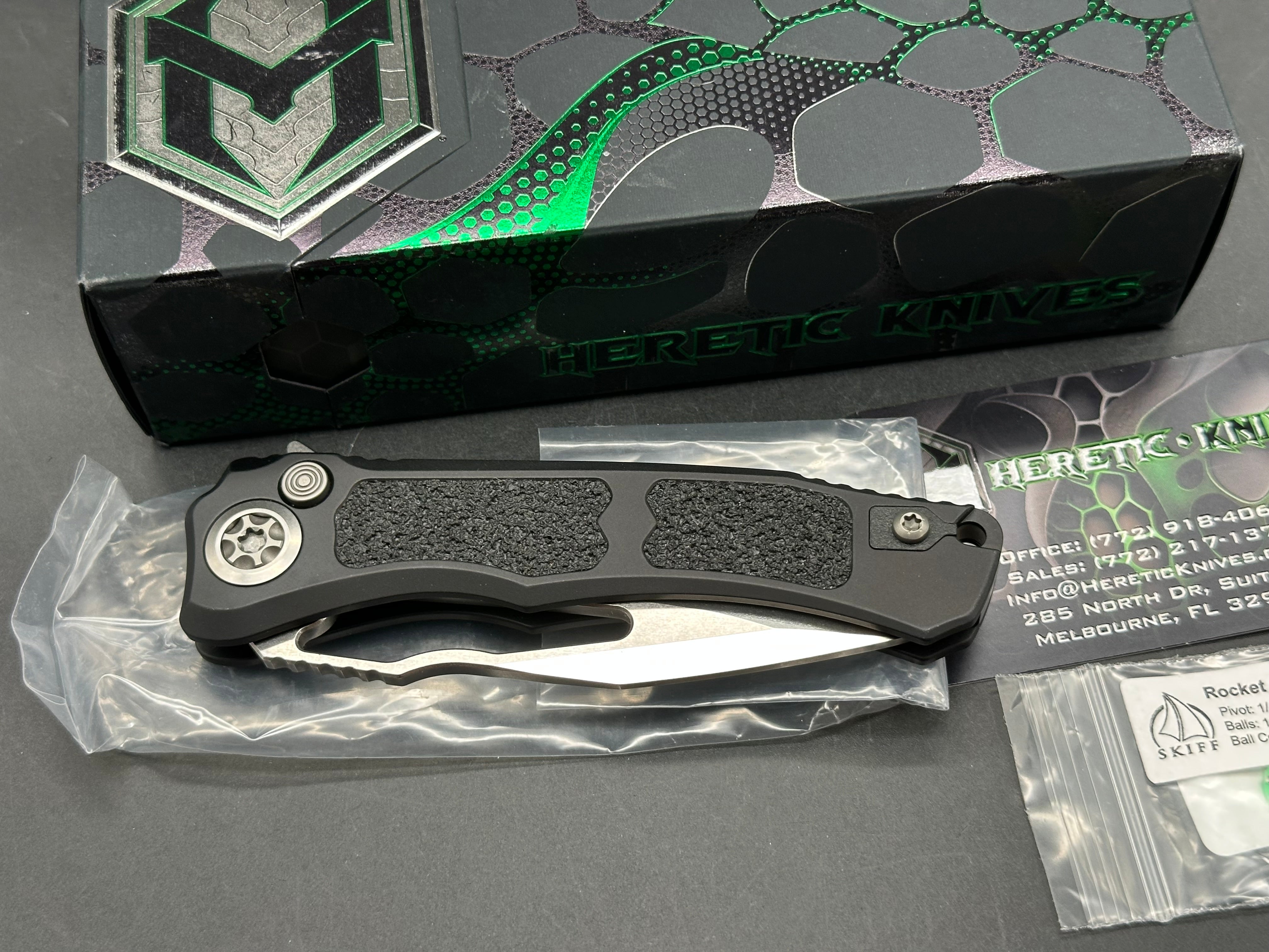 Heretic Wraith V4 Manual, 3.625" MagnaCut Stonewash Blade with Black Gripped Aluminun Scales
