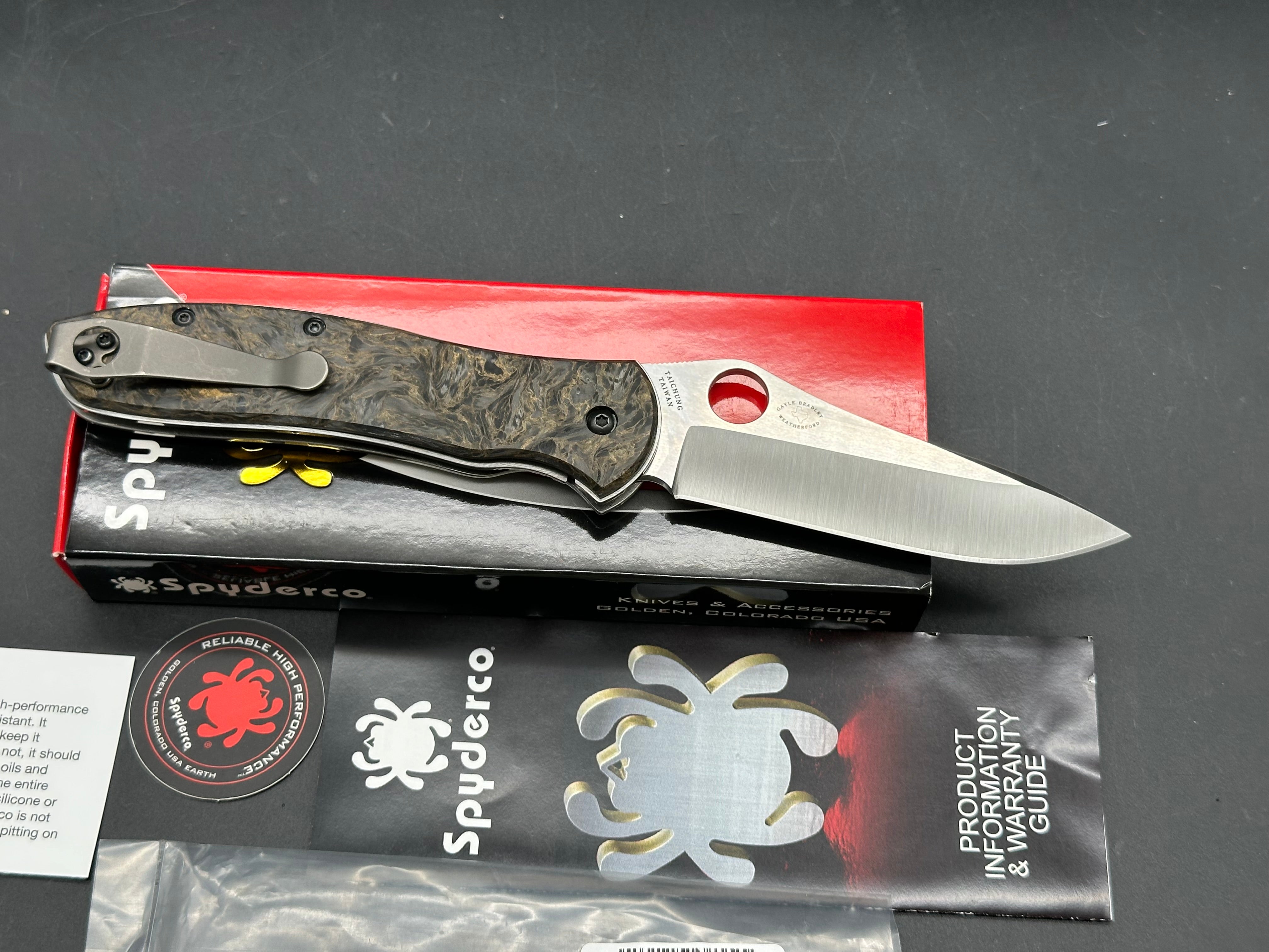 Spyderco Gail Bradley 2, gold dark matter scales Plus original scales
