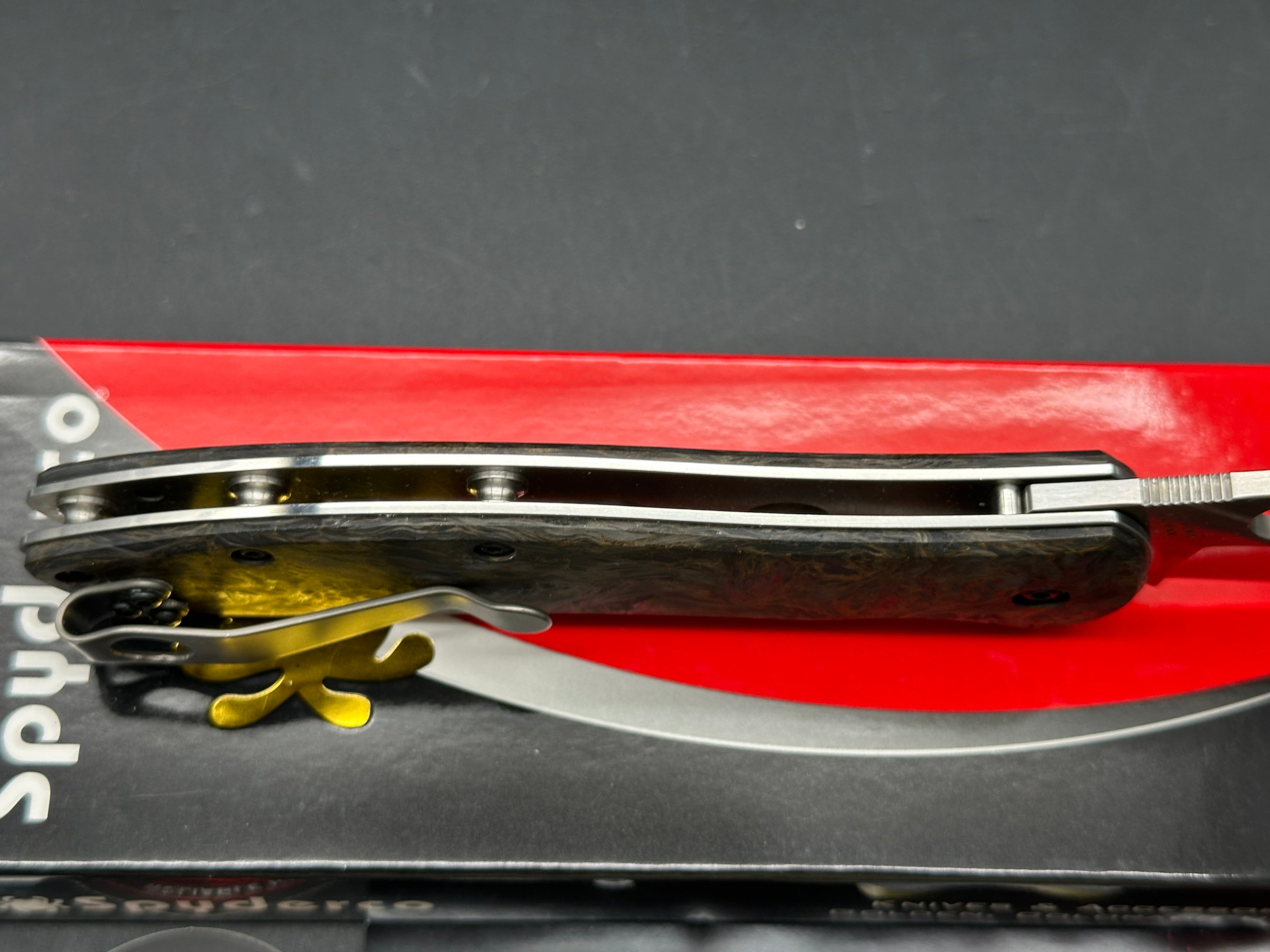 Spyderco Gail Bradley 2, gold dark matter scales Plus original scales