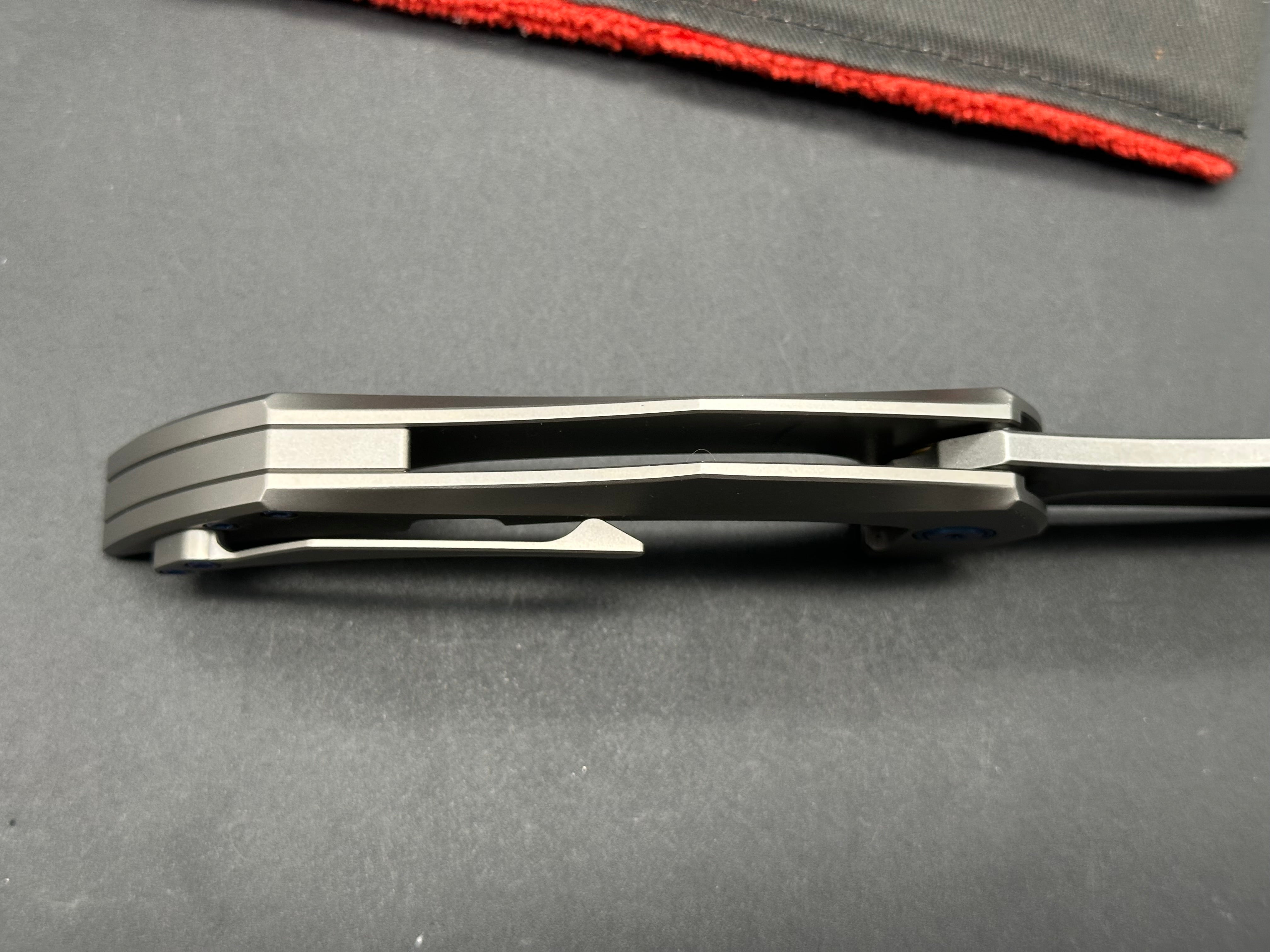 Fanatic Edge Omen V2, Elmax blade, titanium handle