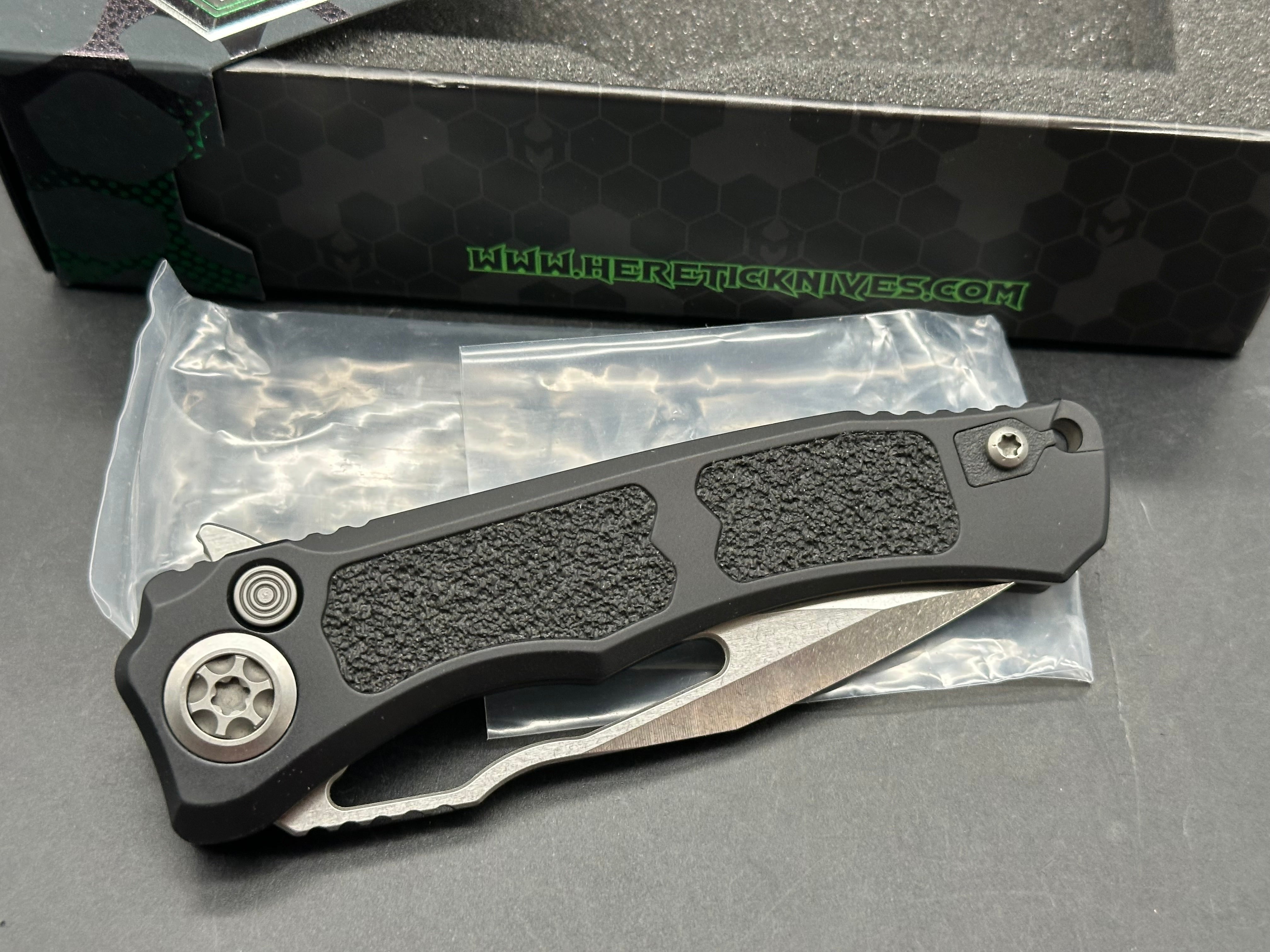 Heretic Wraith V4 Manual, 3.625" MagnaCut Stonewash Blade with Black Gripped Aluminun Scales