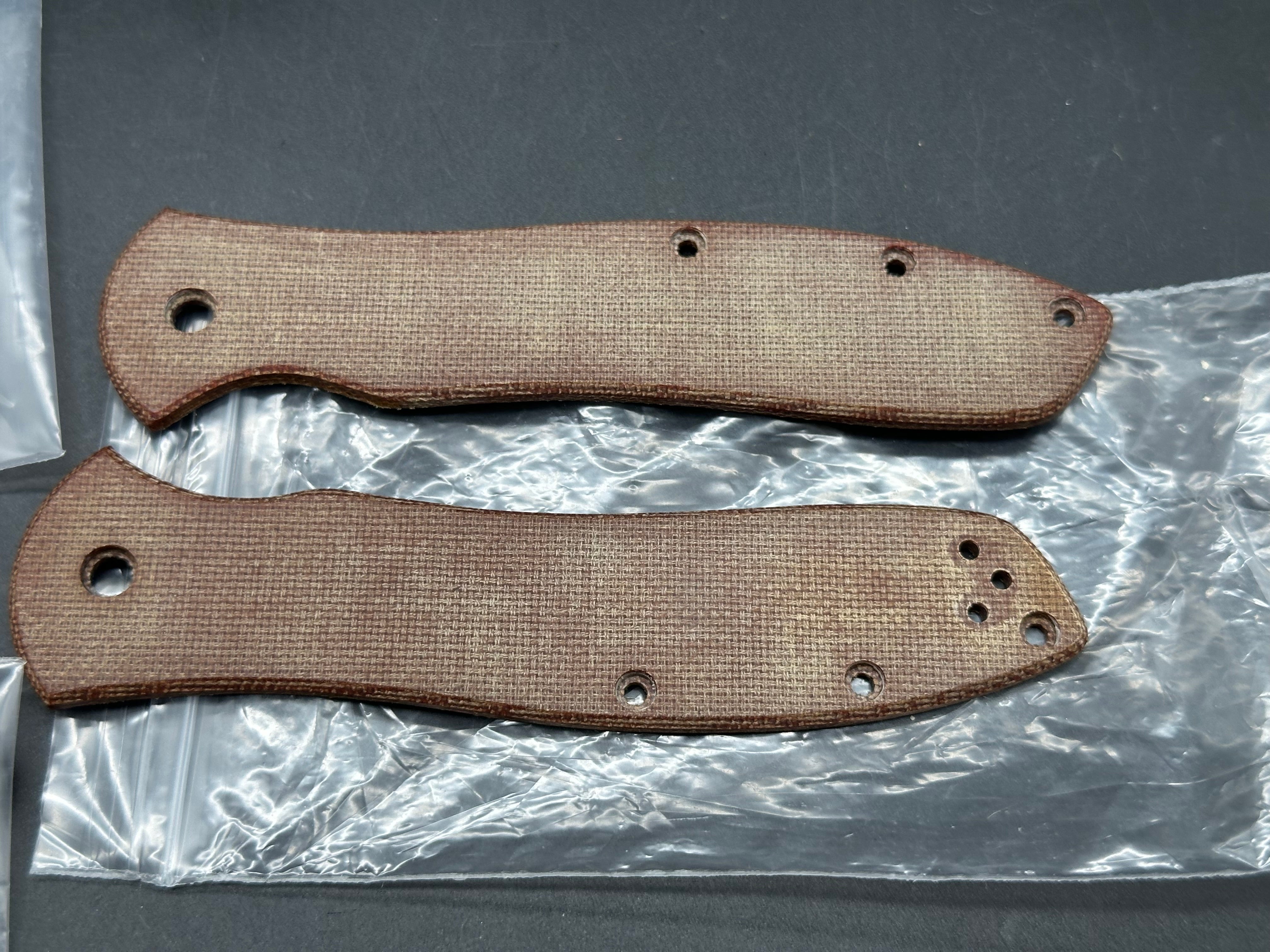 Spyderco Gail Bradley 2, gold dark matter scales Plus original scales