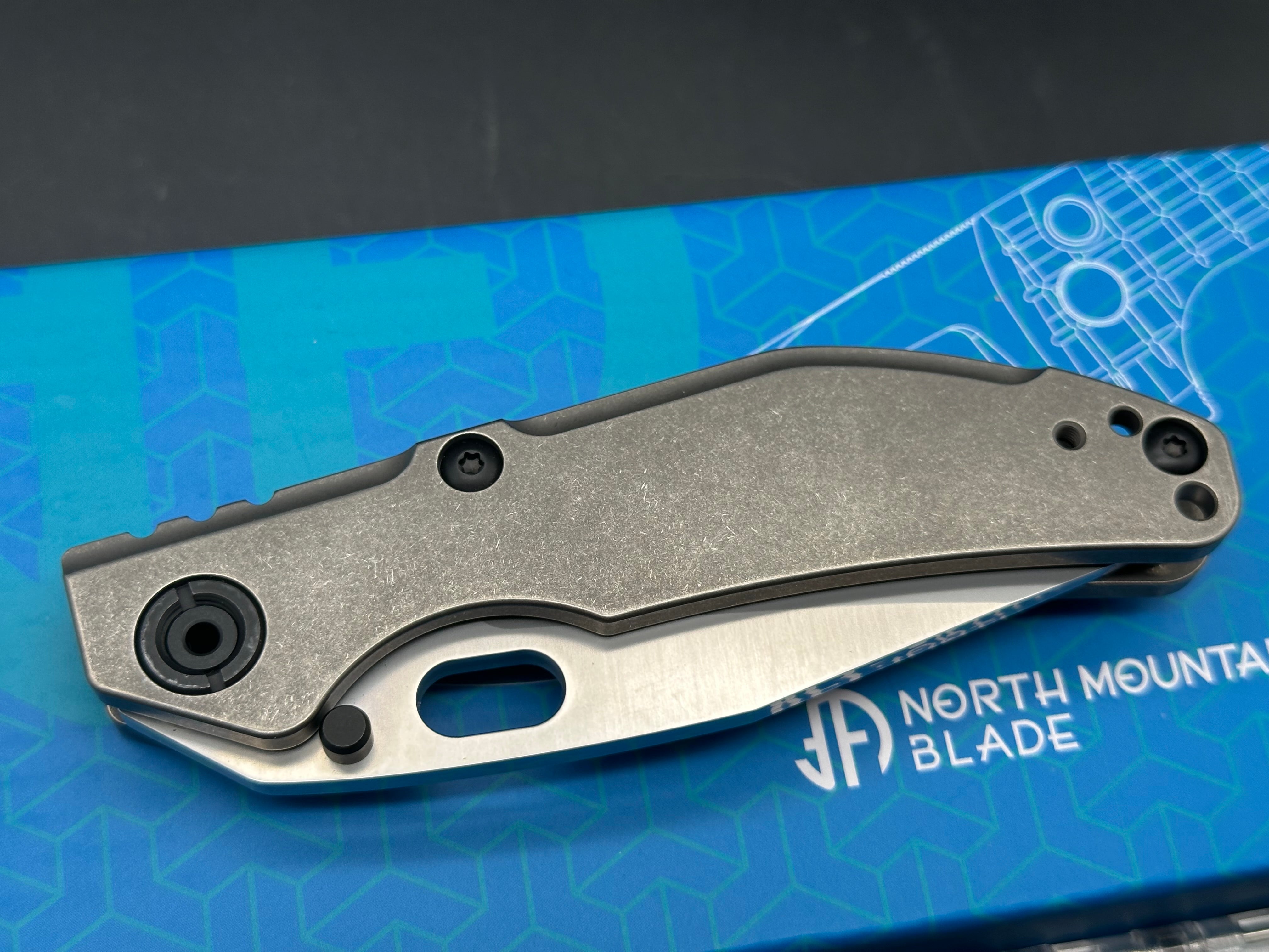North Mountain Blade BBNM 2521 Ti Bowie, SLD-Magic Blade