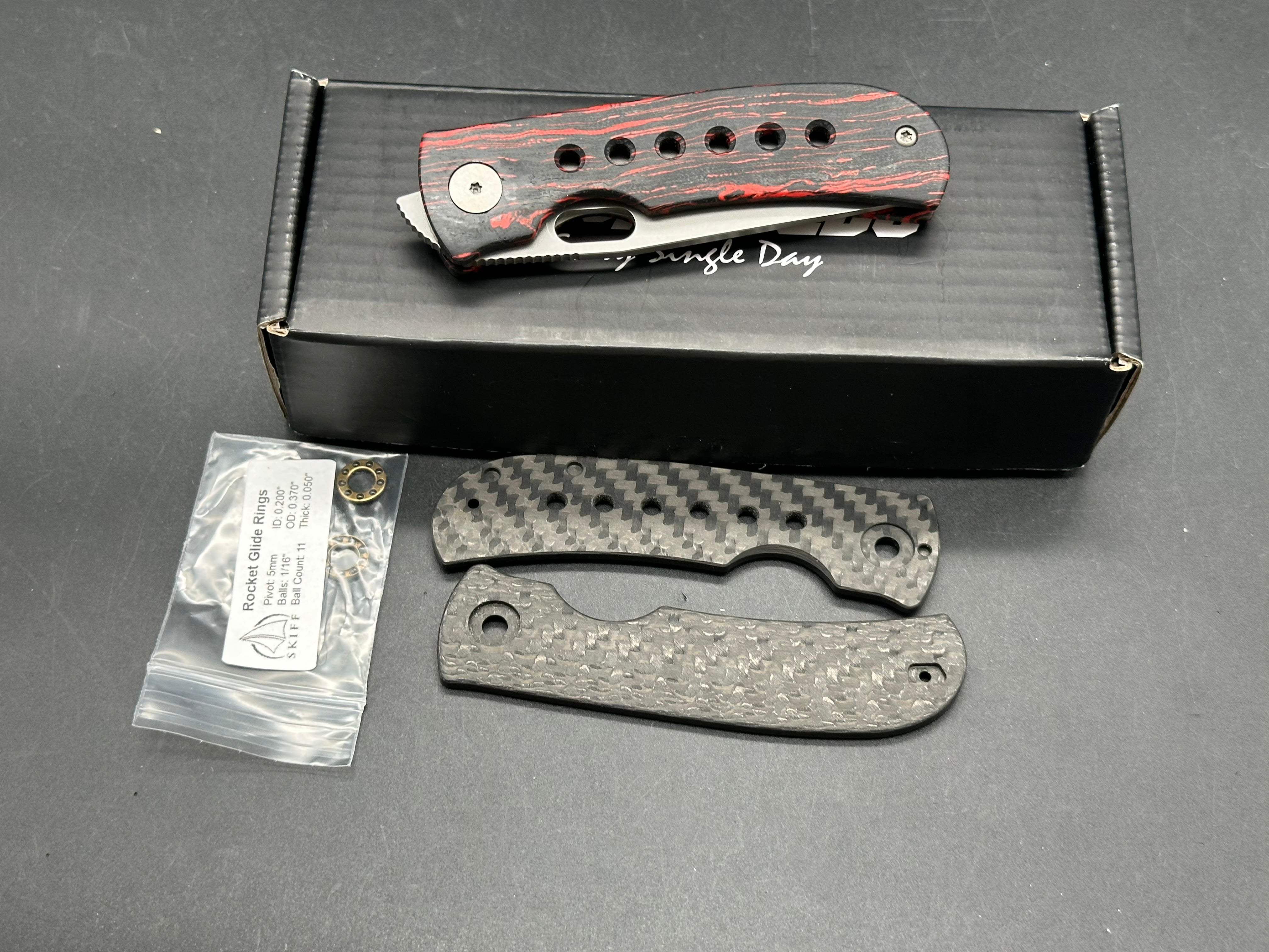 Wingman EDC with extra black carbon fiber scales