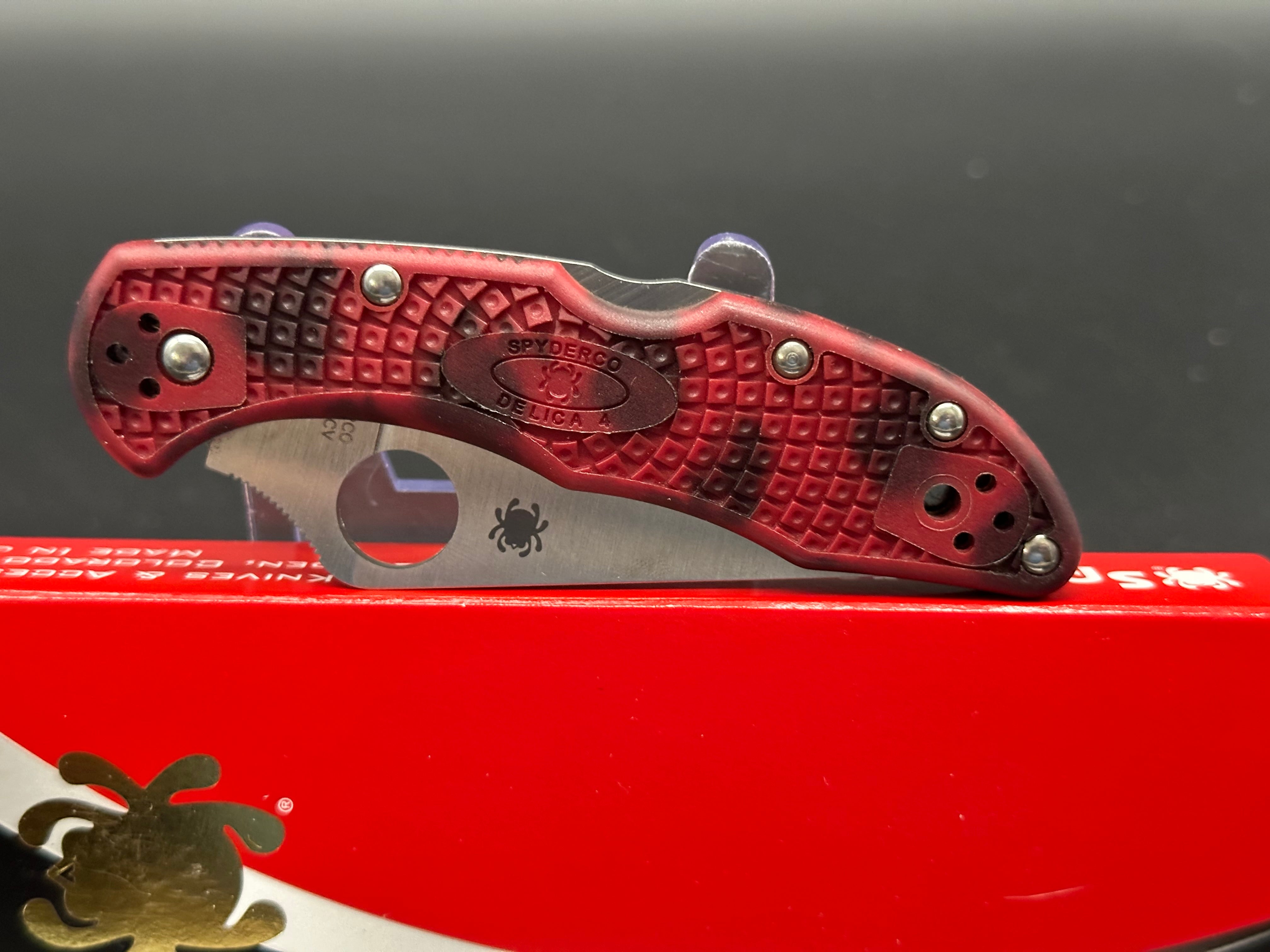 Spyderco Delica 4 FRN Red/Black Zome (DLT Trading Exclusive)